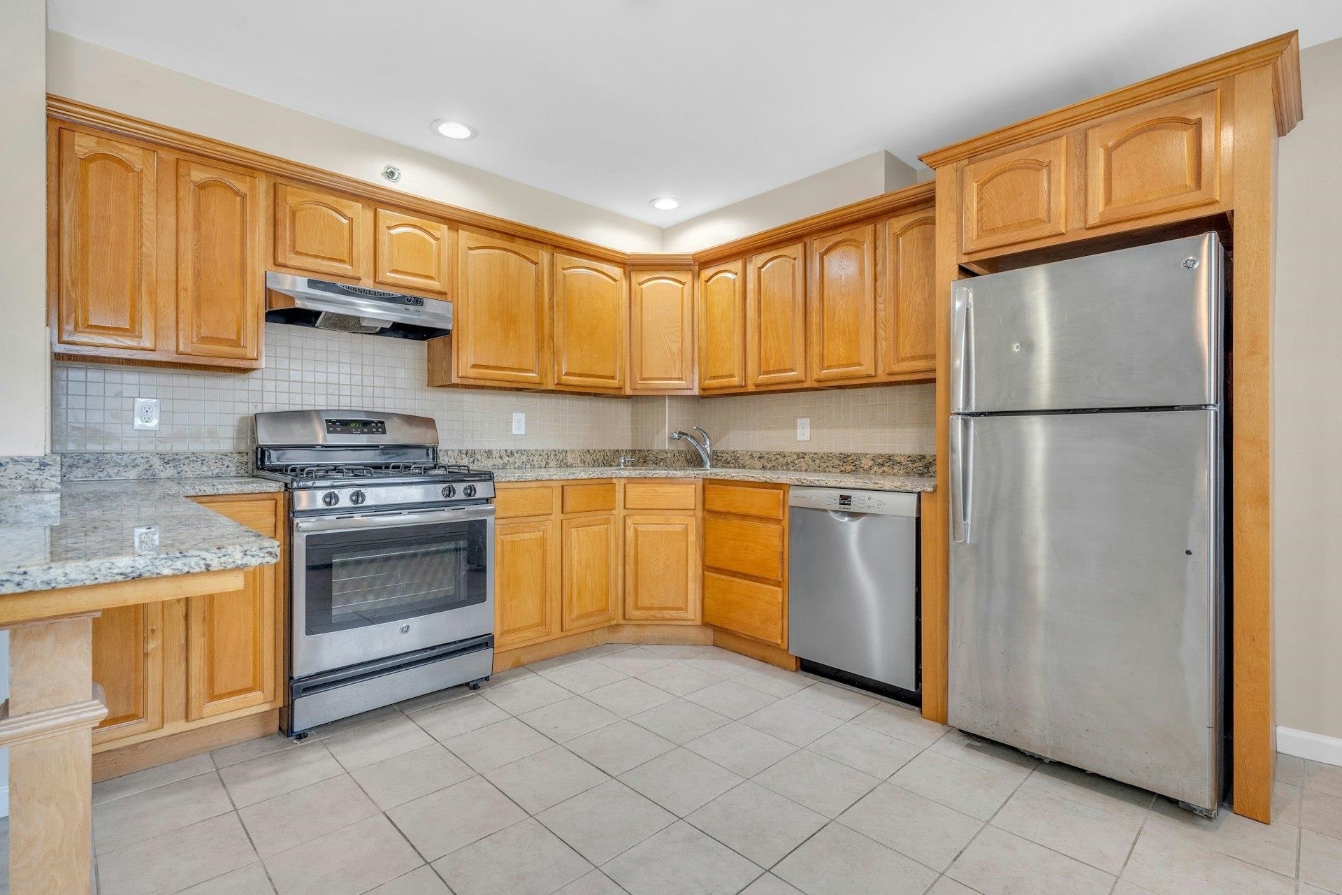 # 250015555 - For Rent in JERSEY CITY - Downtown NJ