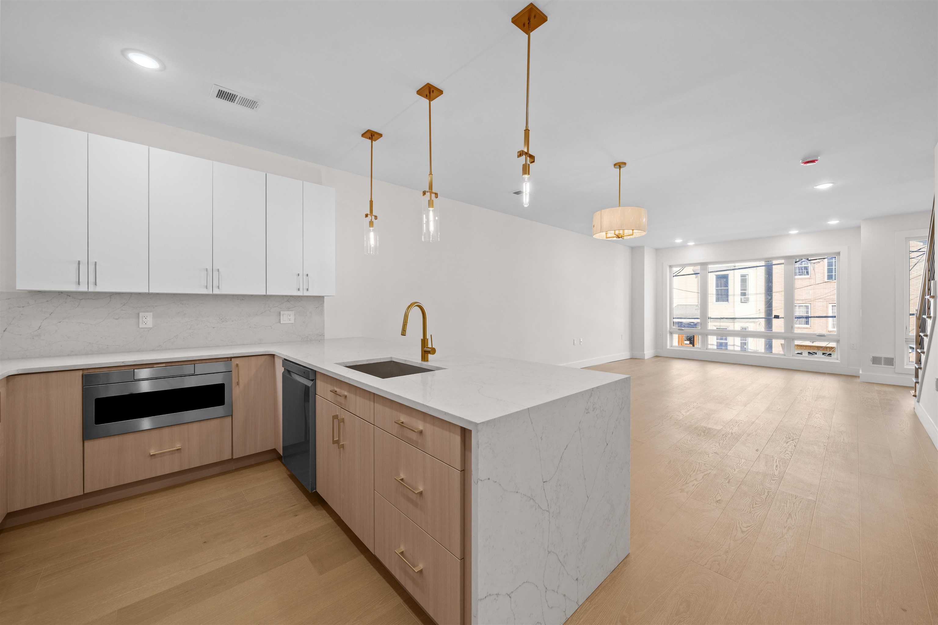 # 250015589 - For Rent in JERSEY CITY - Bergen-Lafayett NJ