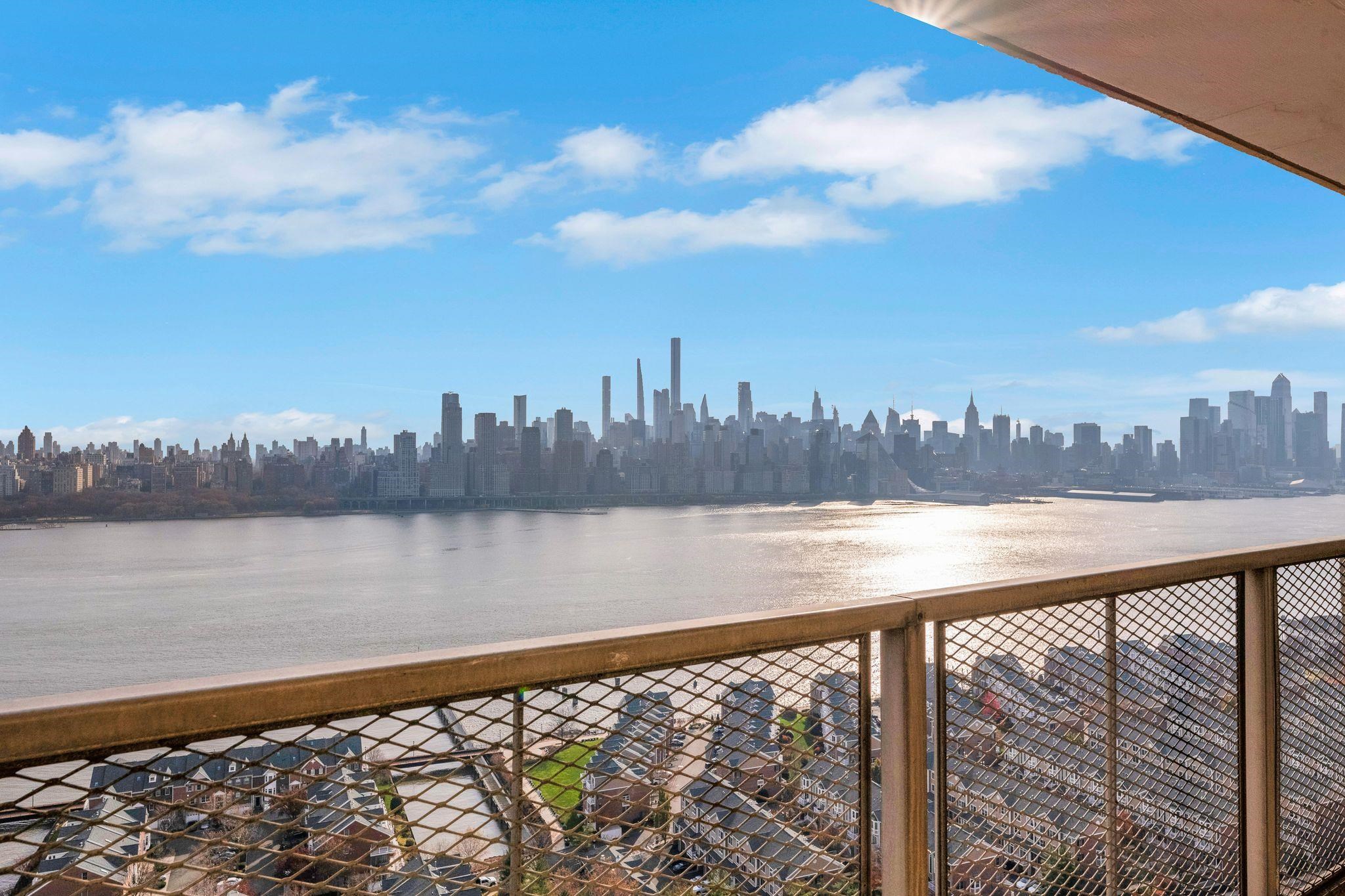 # 250015599 - For Rent in West New York NJ