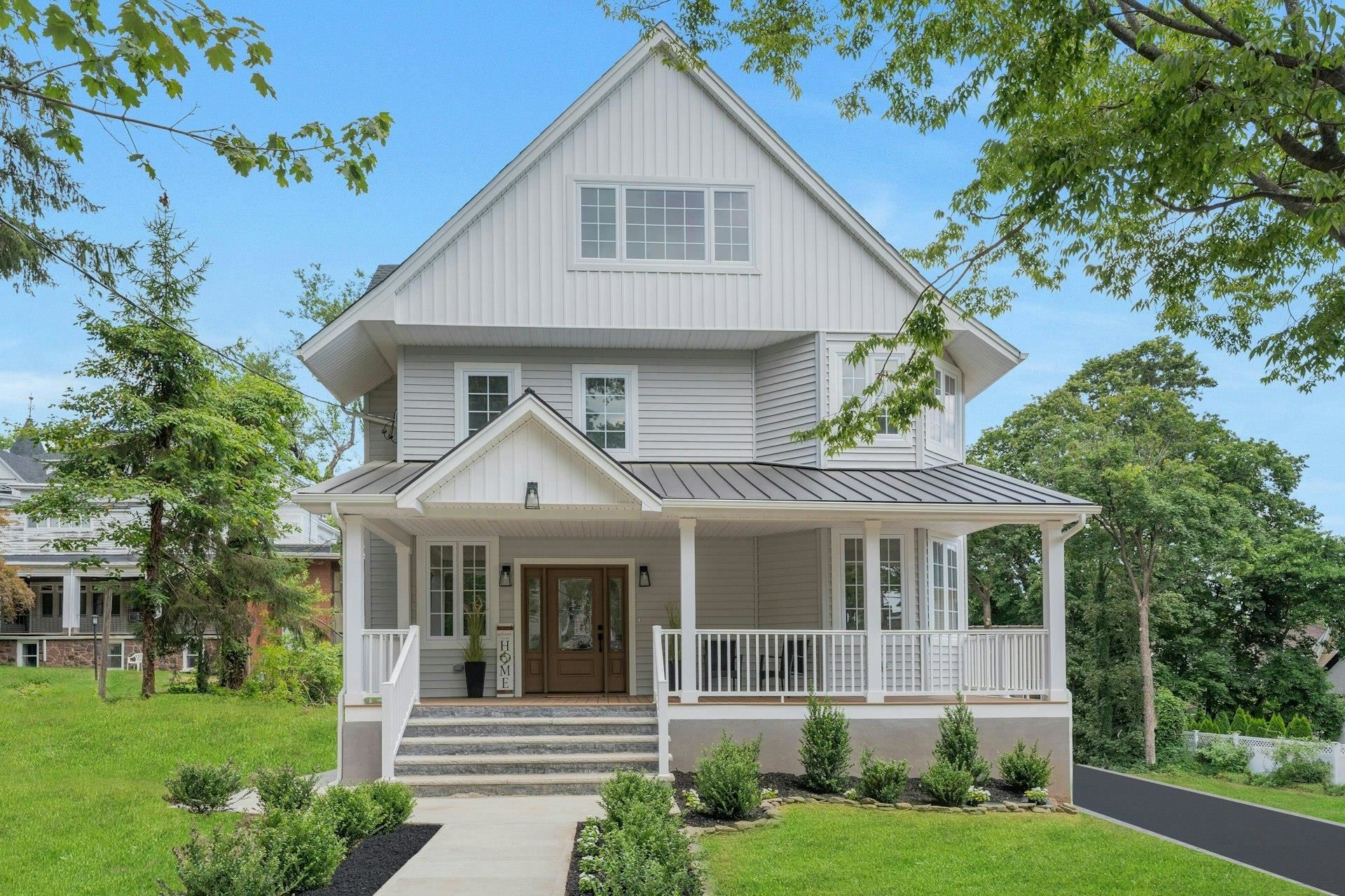 # 250015622 - For Rent in Rutherford NJ