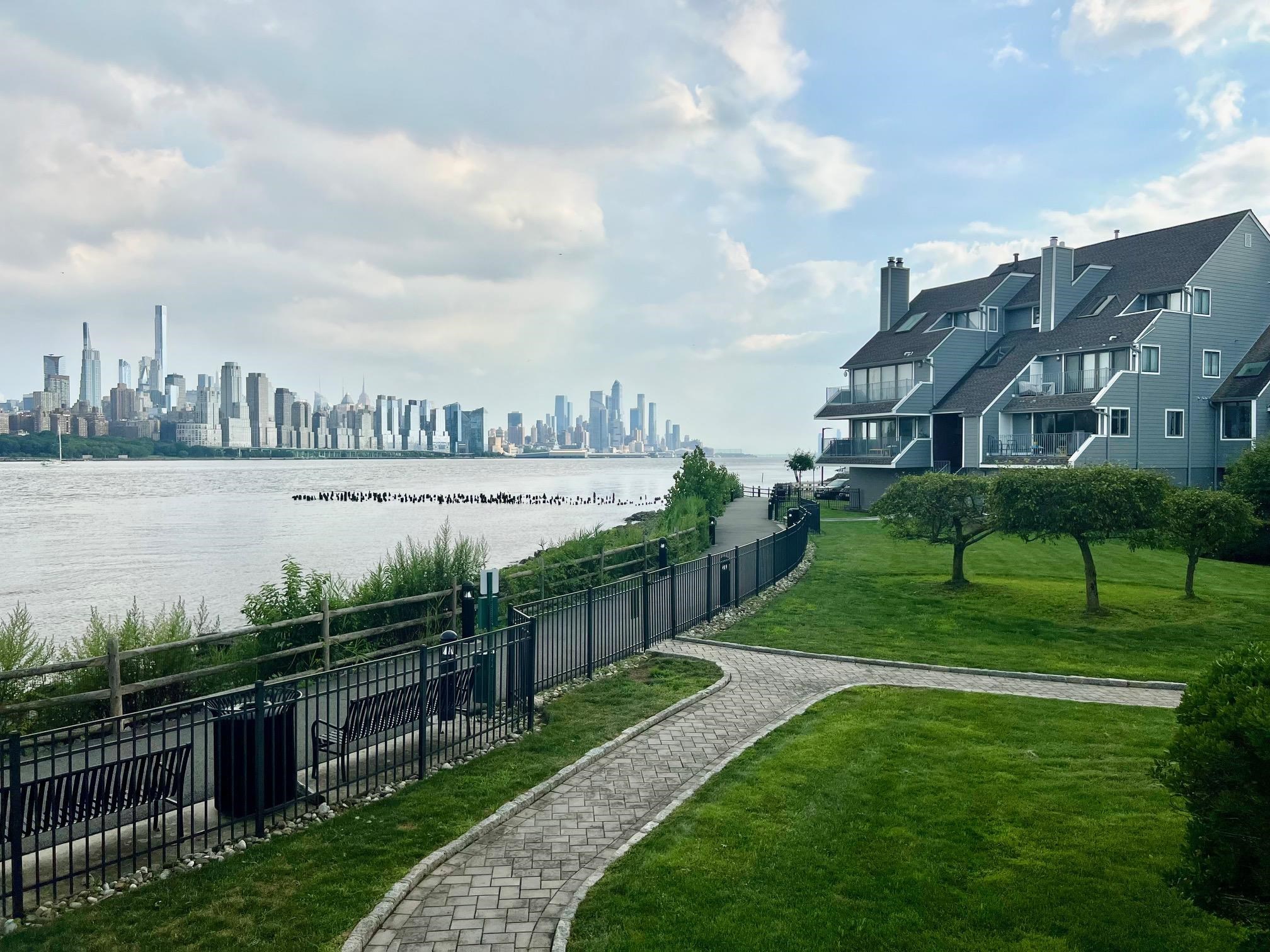 # 250015640 - For Rent in North Bergen NJ