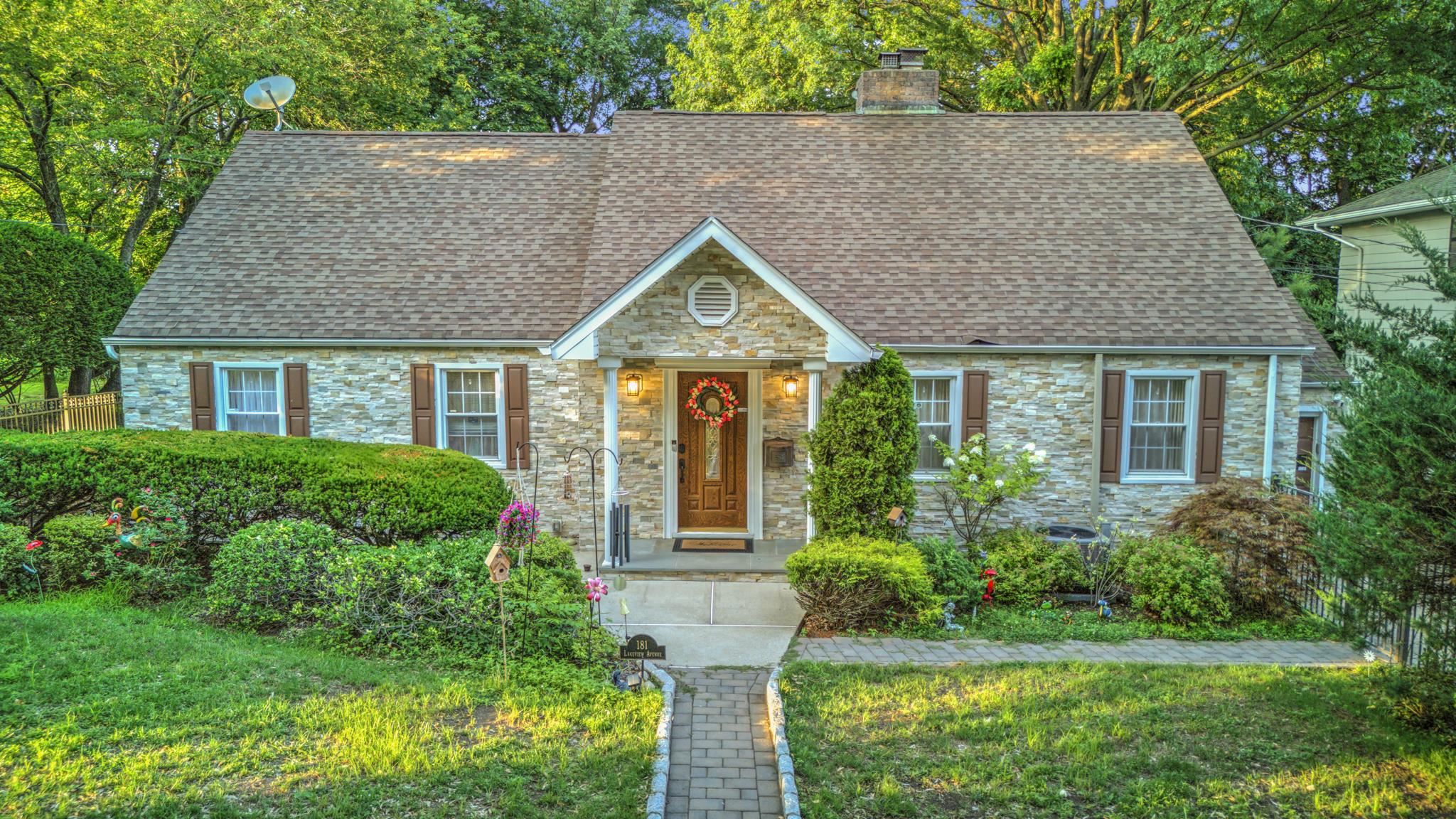 # 250015643 - For Rent in Leonia NJ