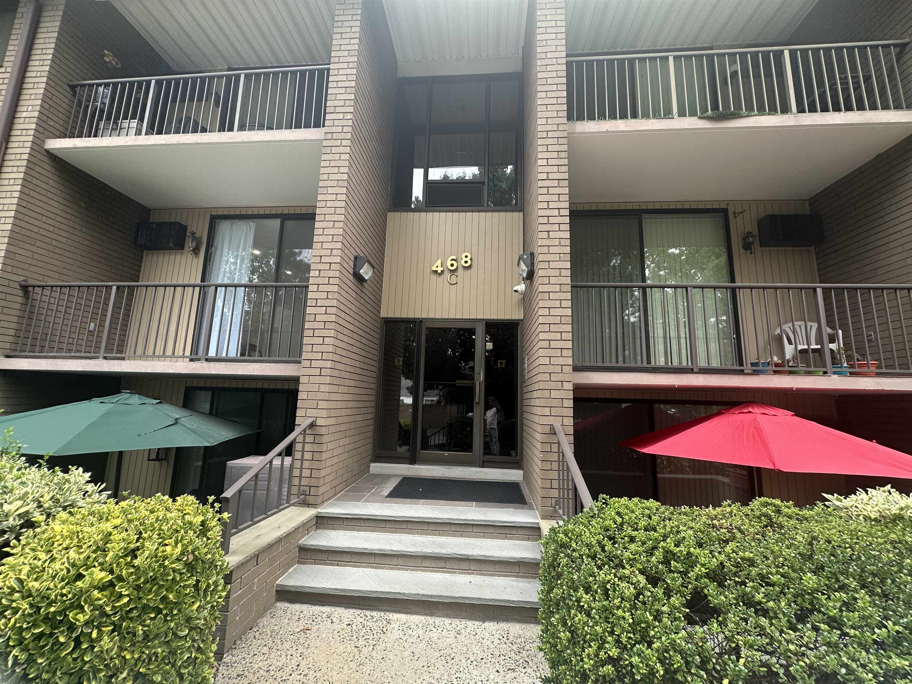 # 250015818 - For Rent in Little Ferry NJ