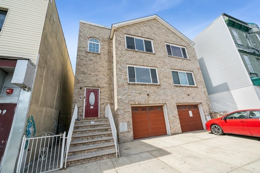# 250015885 - For Rent in JERSEY CITY - Greenville NJ