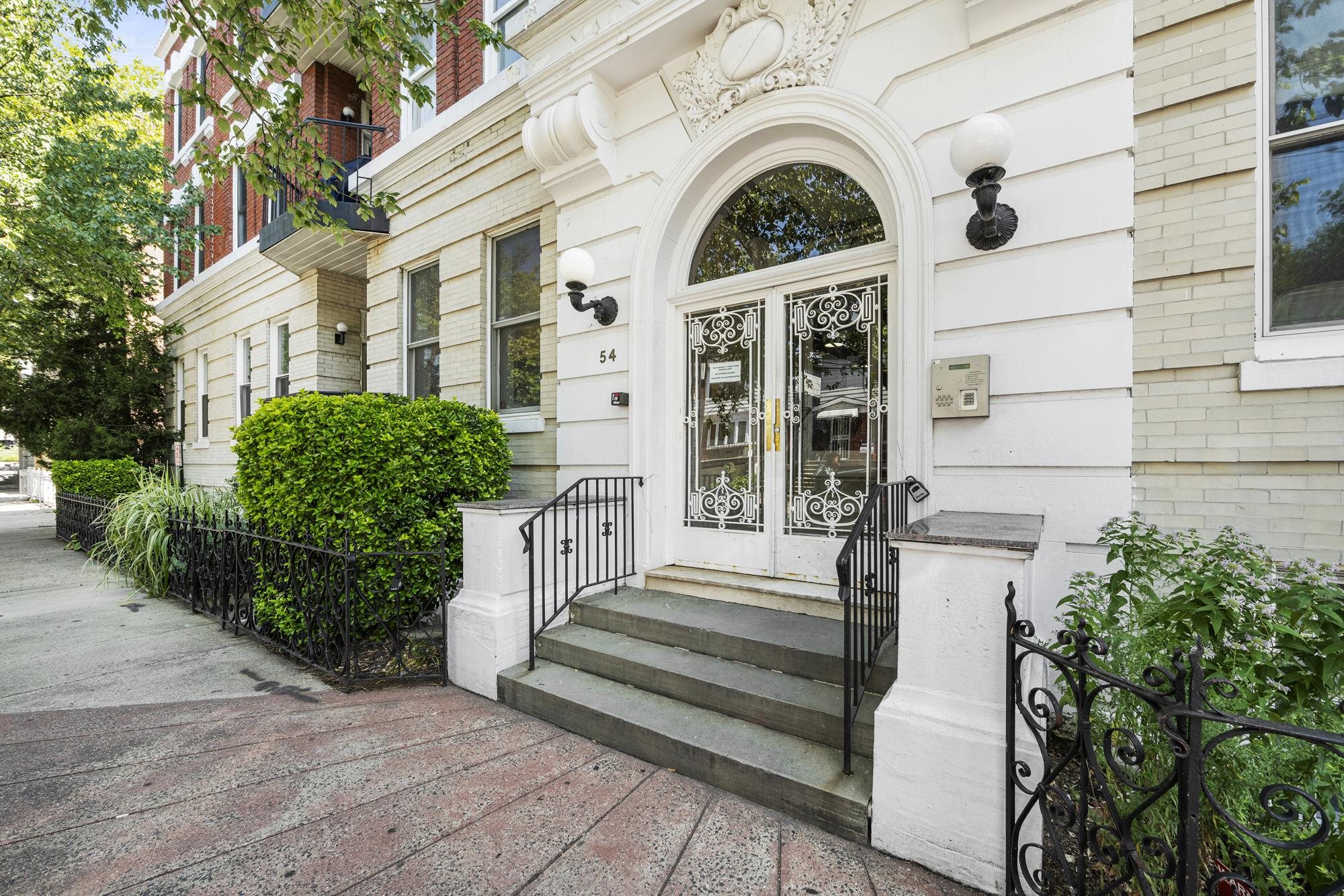 # 250015932 - For Rent in JERSEY CITY - Journal Square NJ