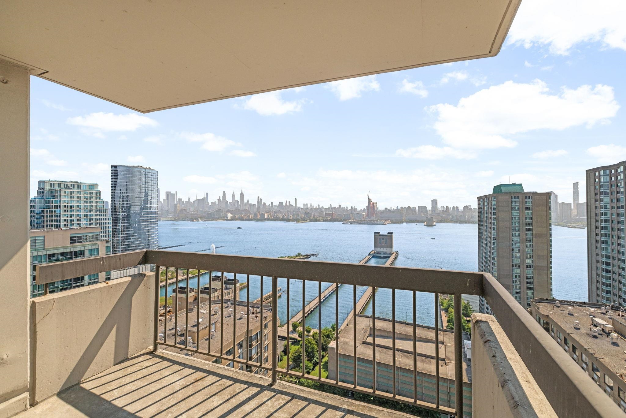 # 250015936 - For Rent in JERSEY CITY - Downtown NJ