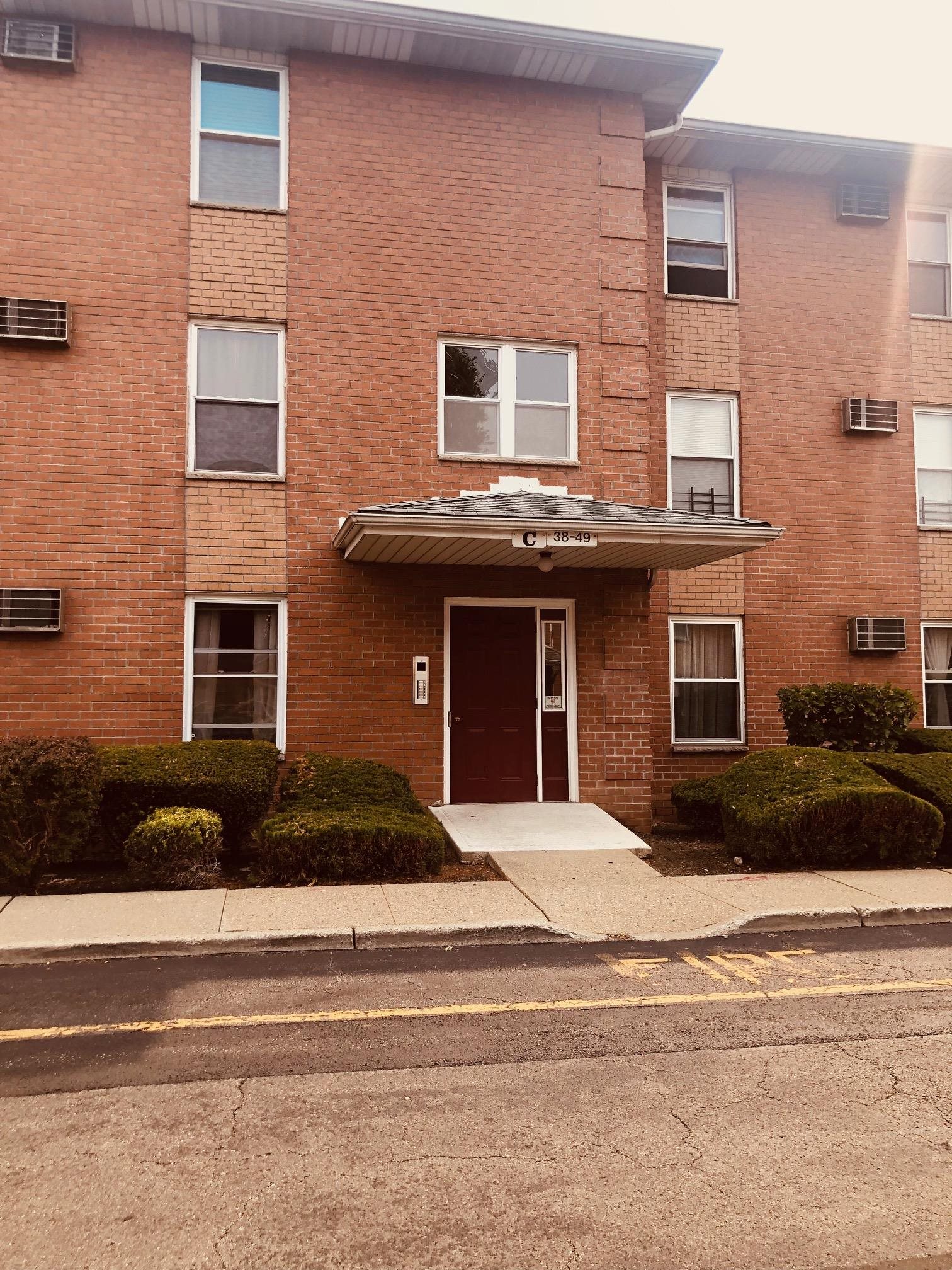 # 250015947 - For Rent in Secaucus NJ