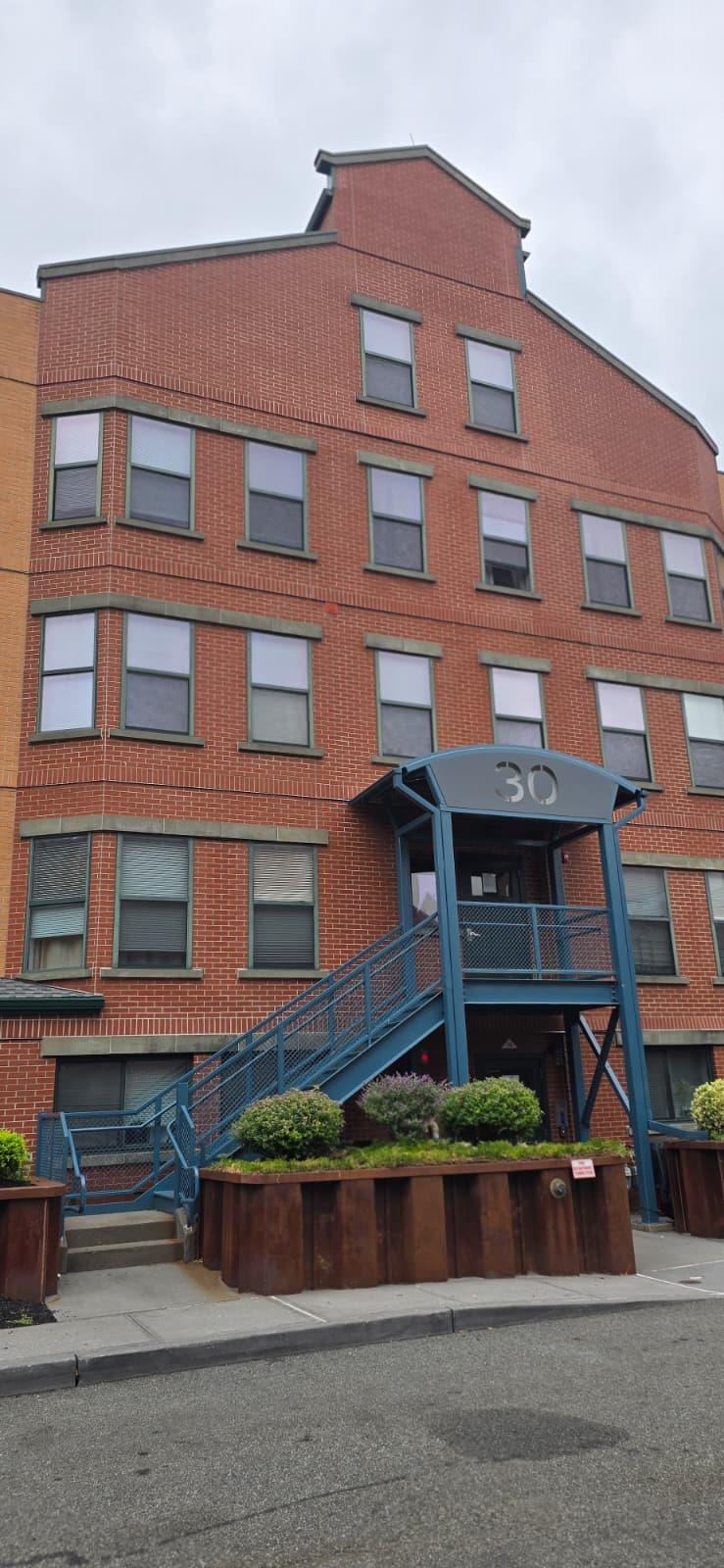 # 250015956 - For Rent in JERSEY CITY - Bergen-Lafayett NJ