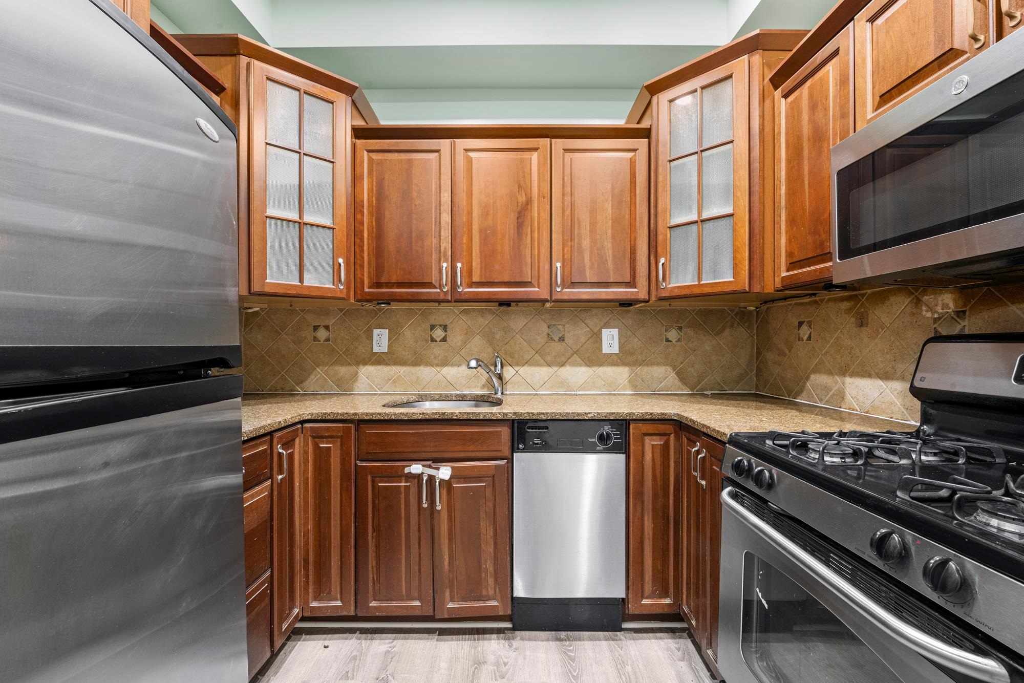 # 250016045 - For Rent in JERSEY CITY - Heights NJ