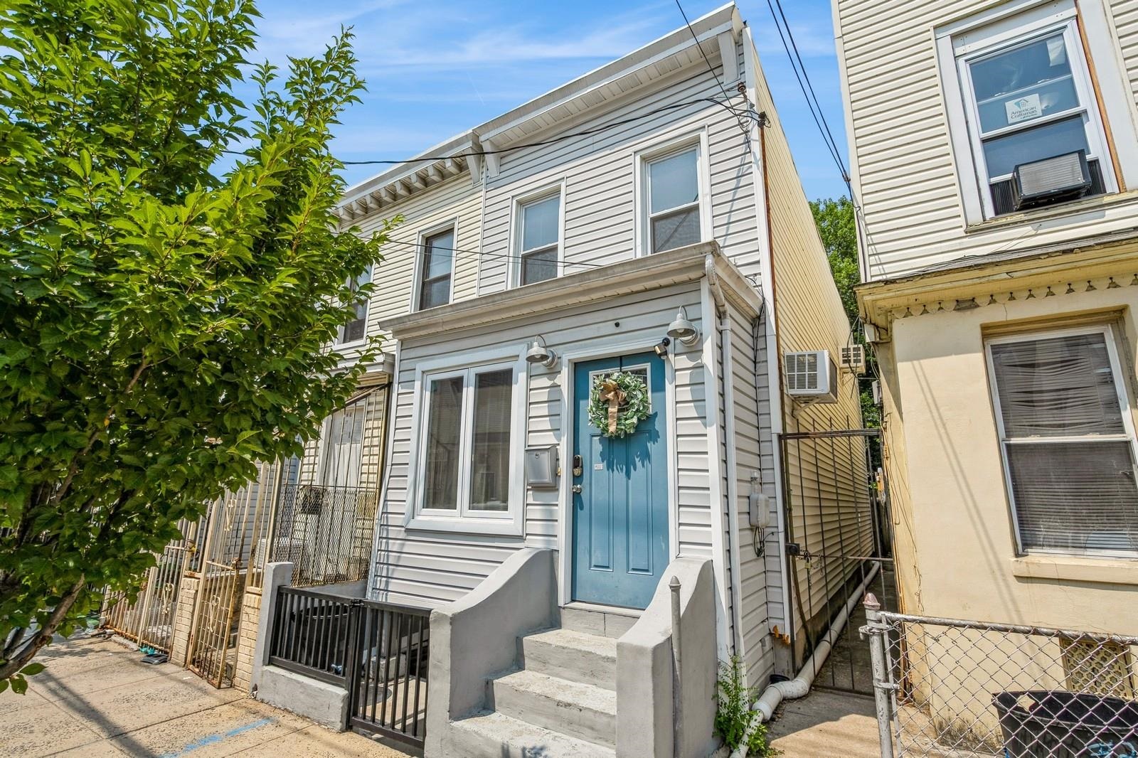 # 250016088 - For Rent in JERSEY CITY - Bergen-Lafayett NJ