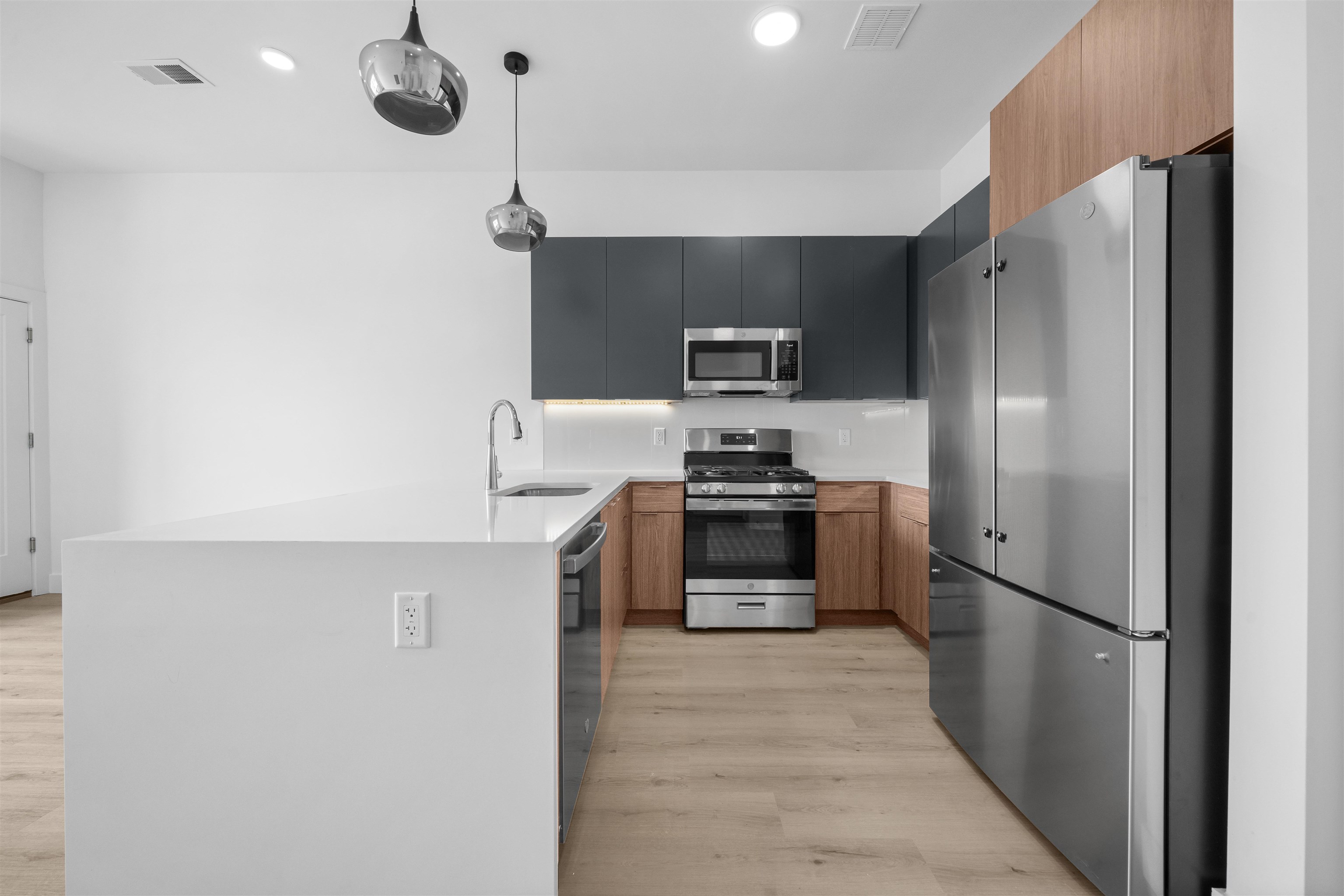 # 250016104 - For Rent in Bayonne NJ