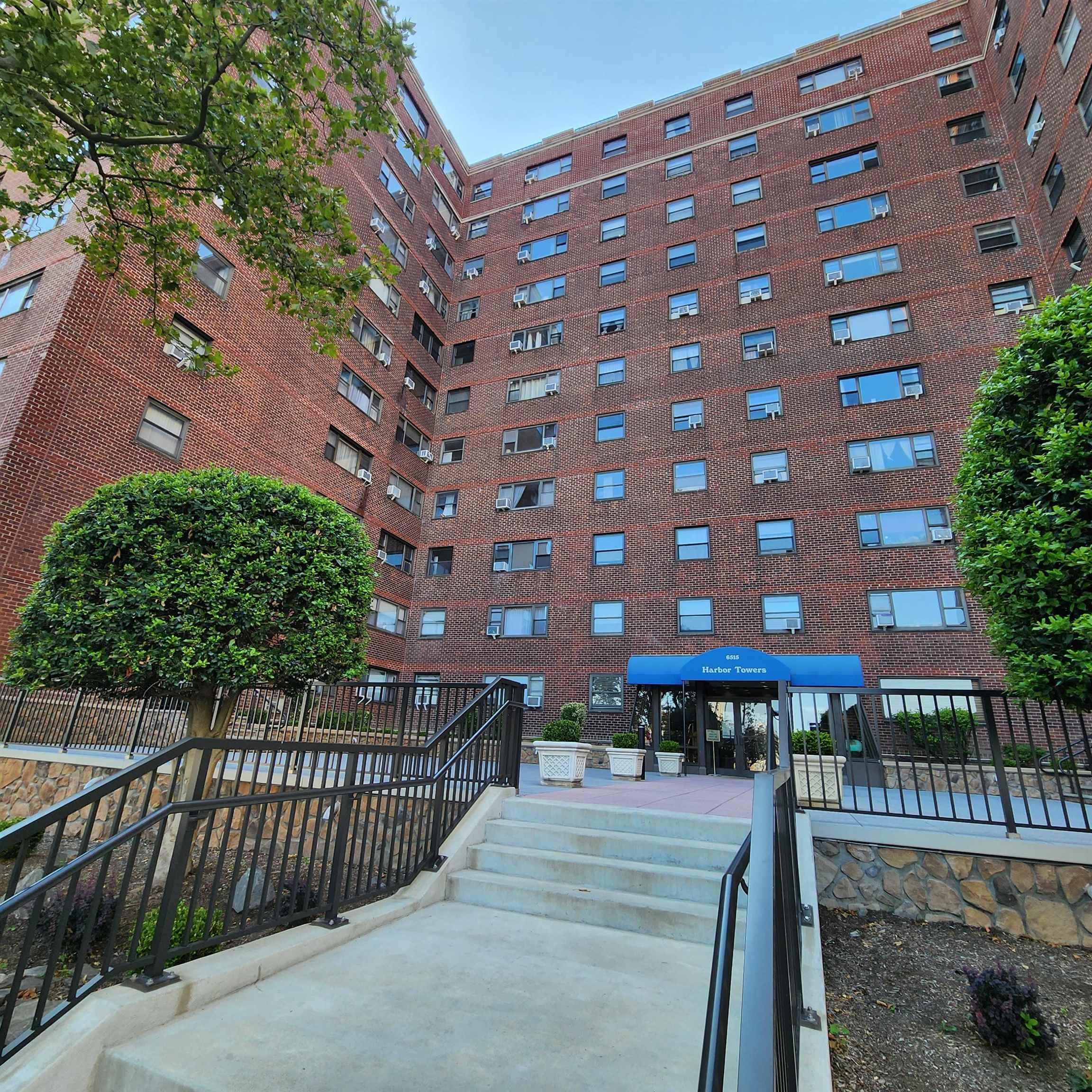 # 250016128 - For Rent in West New York NJ