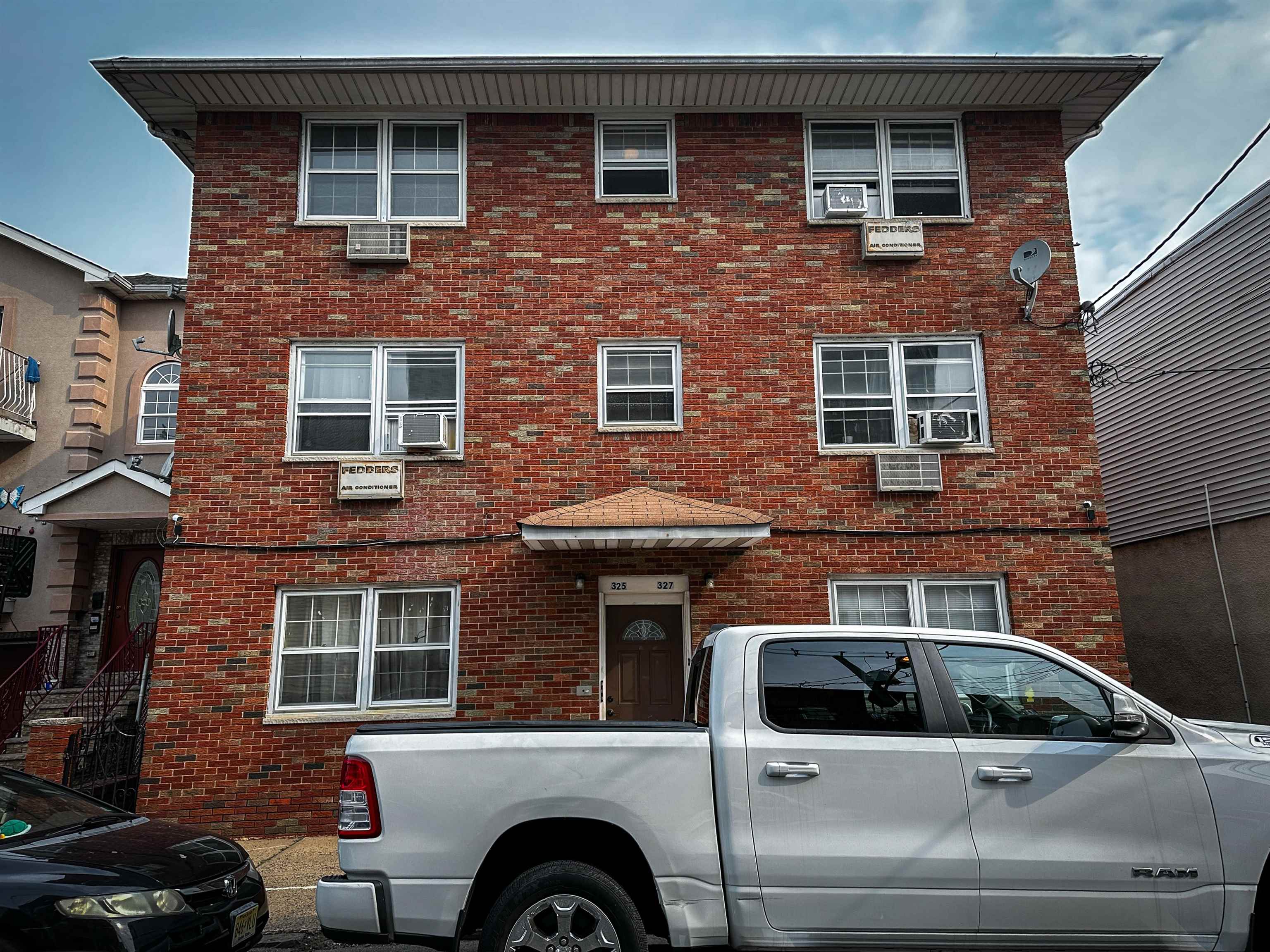 # 250016184 - For Rent in Elizabeth NJ