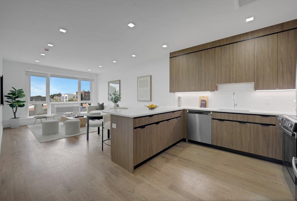 # 250016241 - For Rent in North Bergen NJ