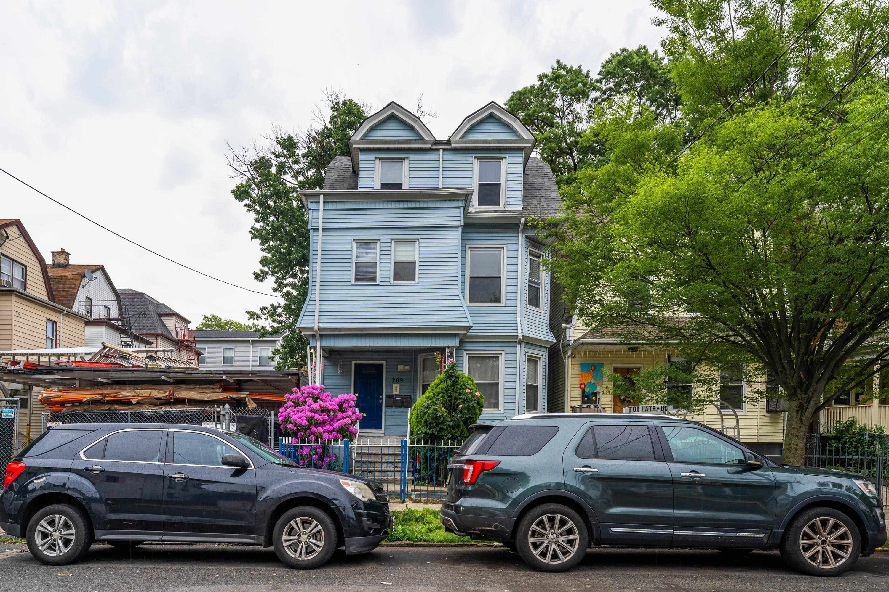 # 250016294 - For Rent in Newark NJ