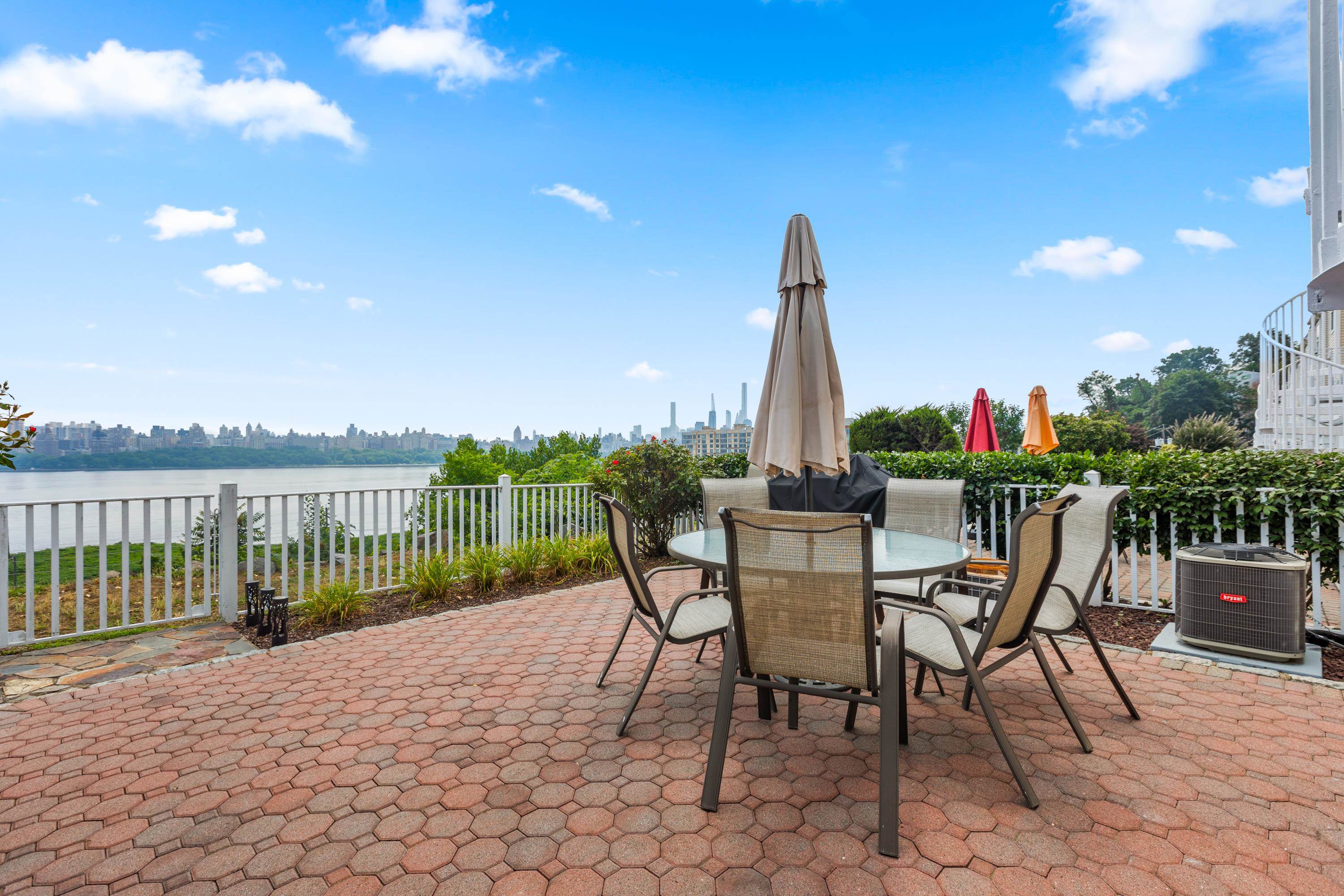 # 250016299 - For Rent in North Bergen NJ