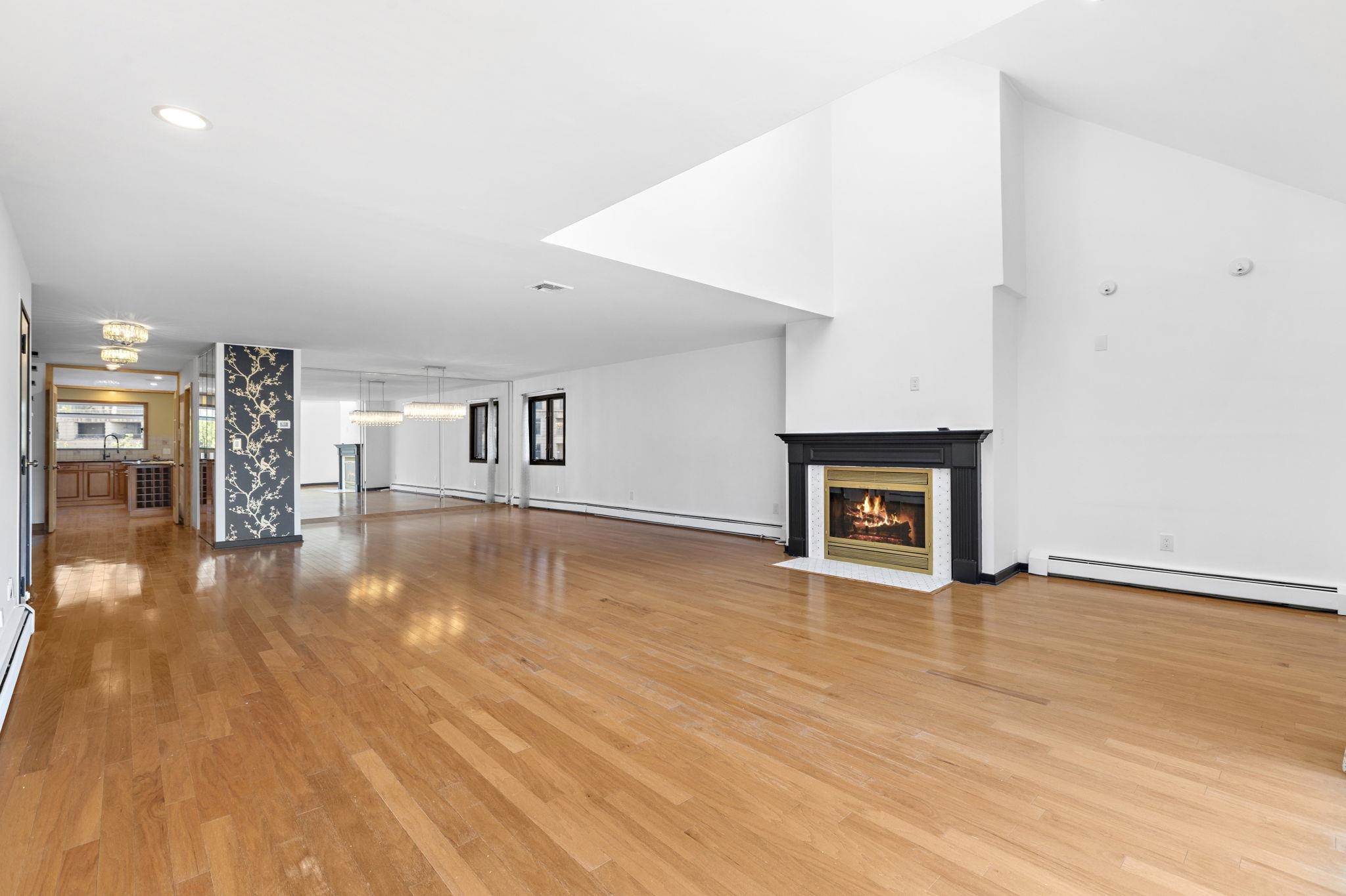 # 250016303 - For Rent in North Bergen NJ