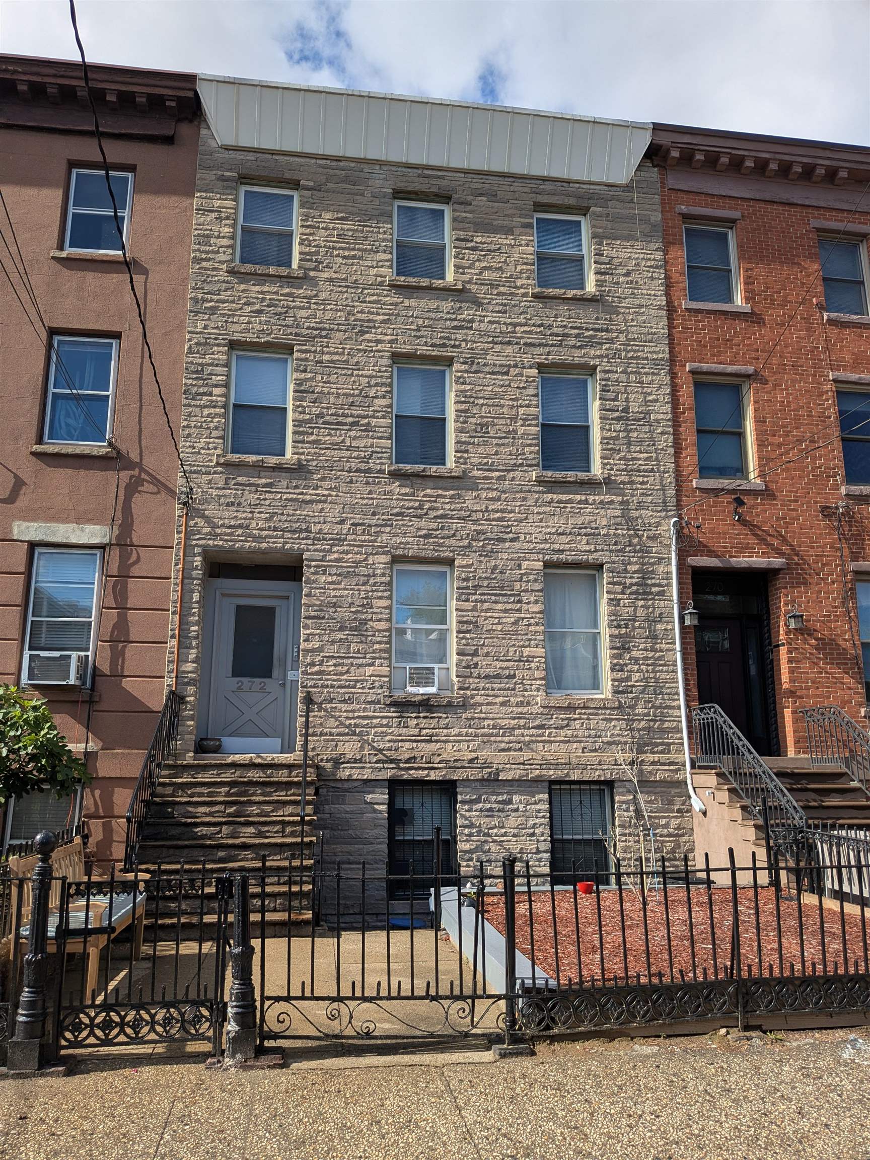 # 250016329 - For Rent in JERSEY CITY - Downtown NJ
