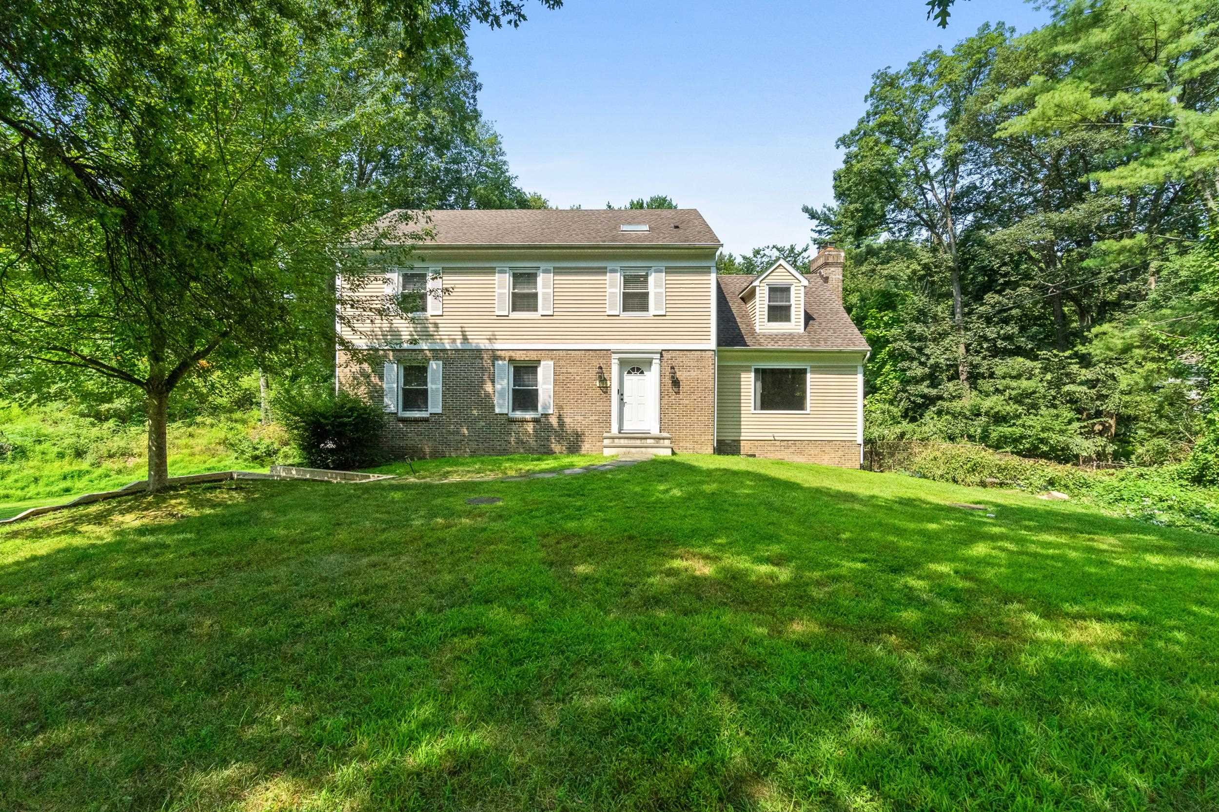 # 250016330 - For Rent in Wyckoff NJ