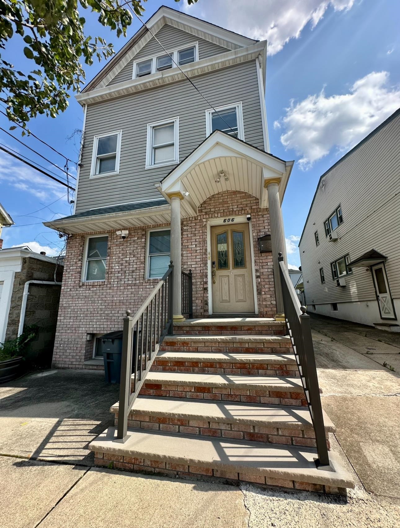# 250016342 - For Rent in Harrison NJ