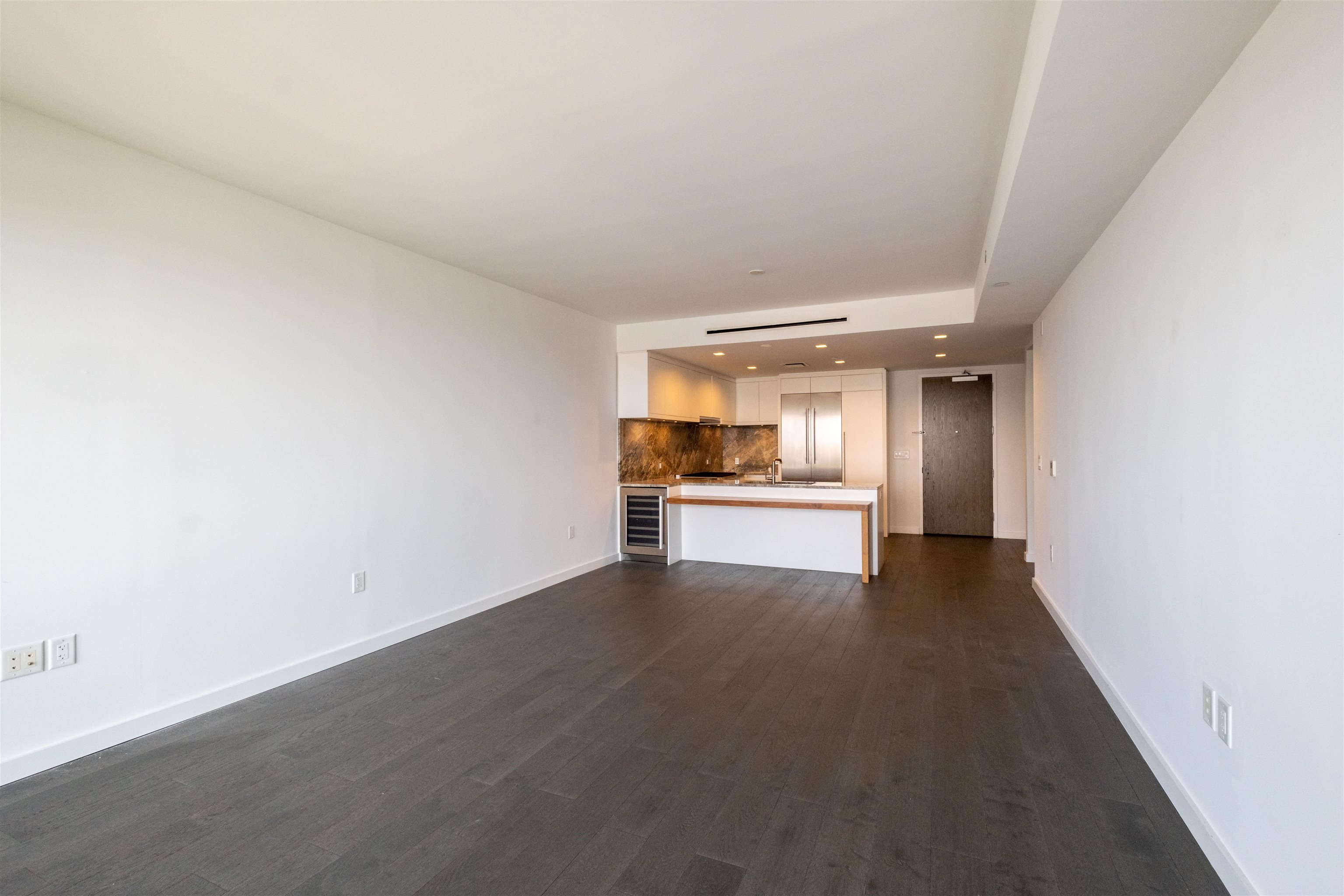 # 250016352 - For Rent in Cliffside Park NJ