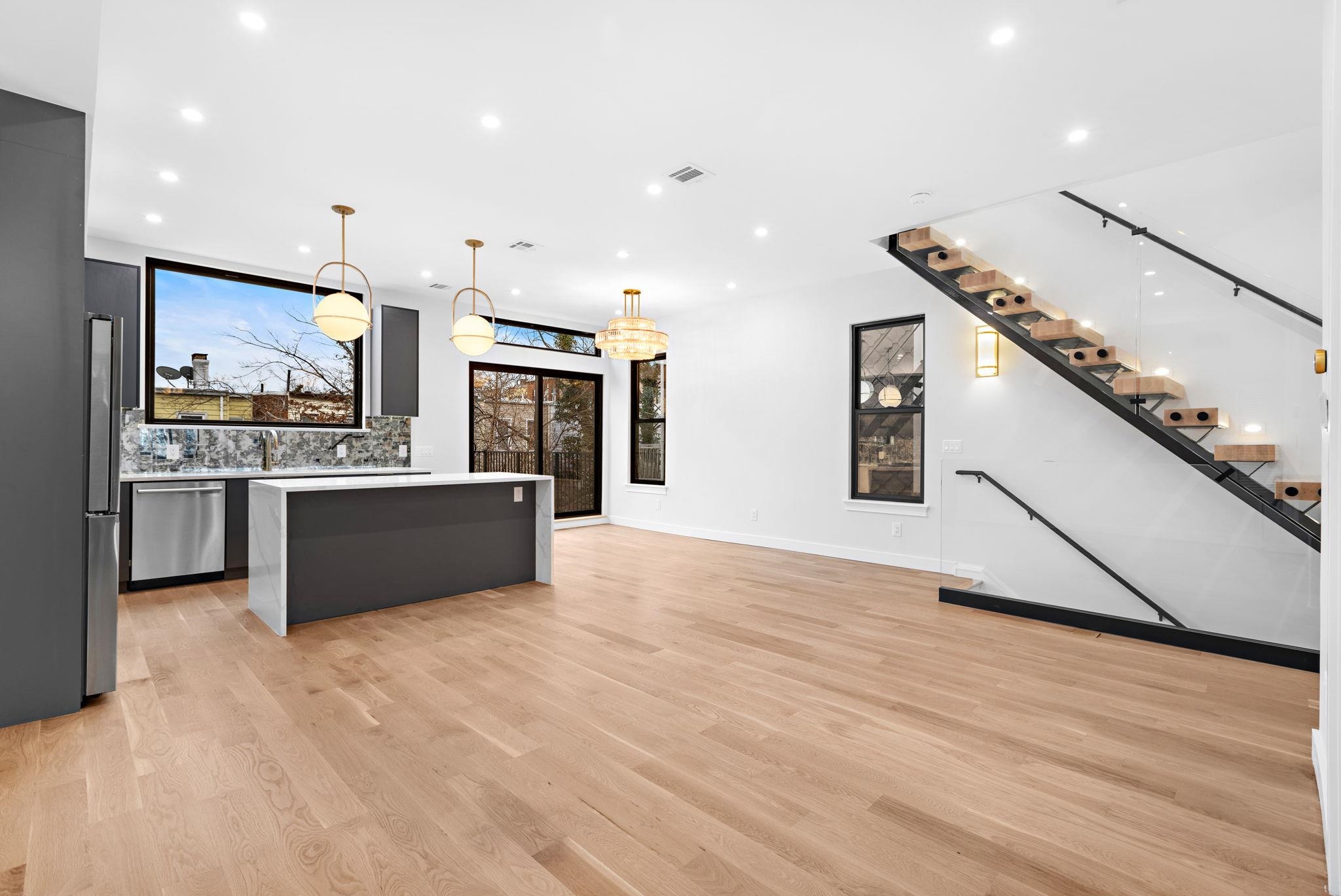 # 250016368 - For Rent in Weehawken NJ