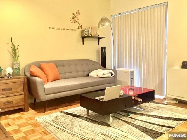 # 250016374 - For Rent in Edgewater NJ