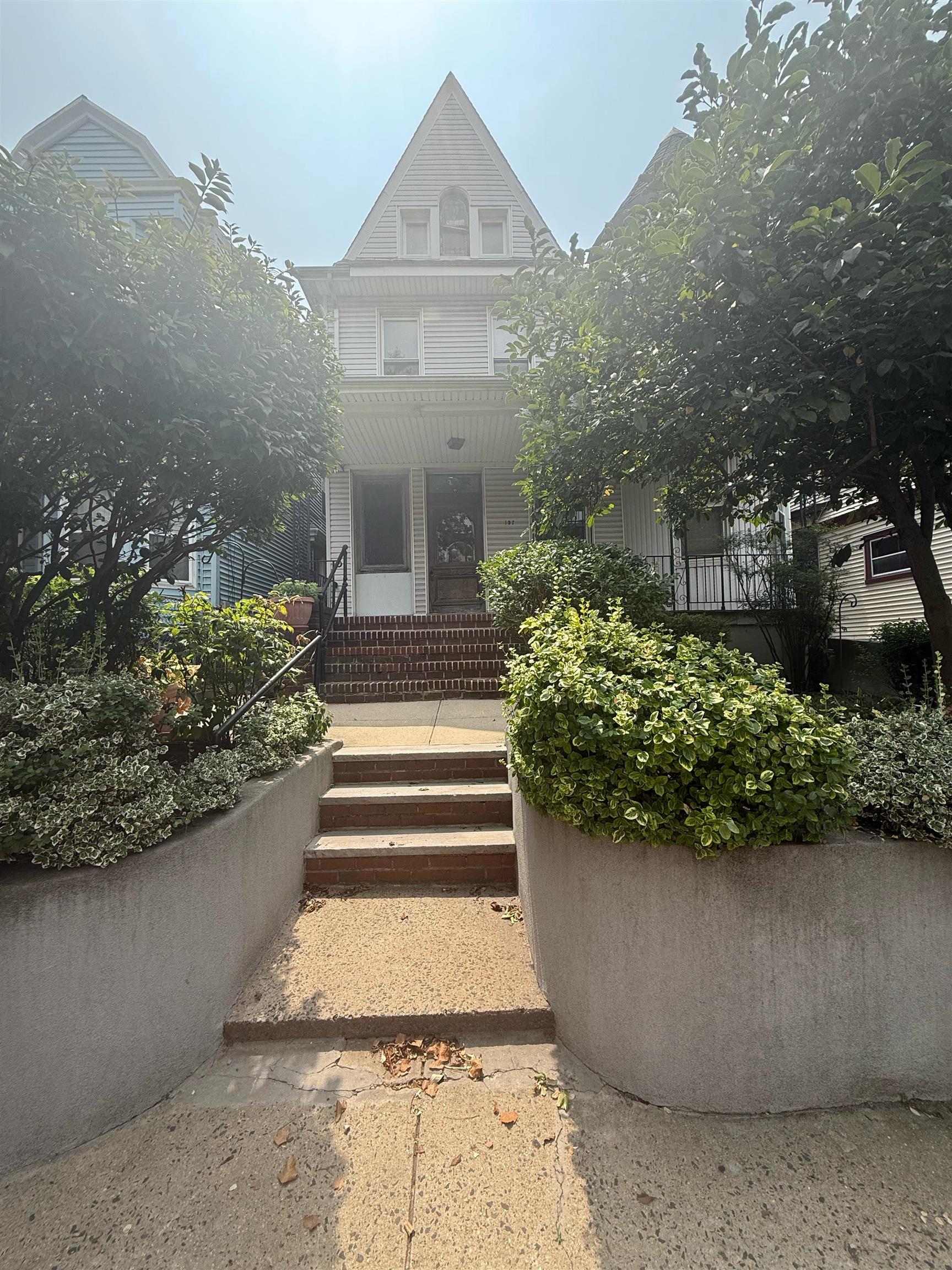 # 250016375 - For Rent in JERSEY CITY - Bergen-Lafayett NJ