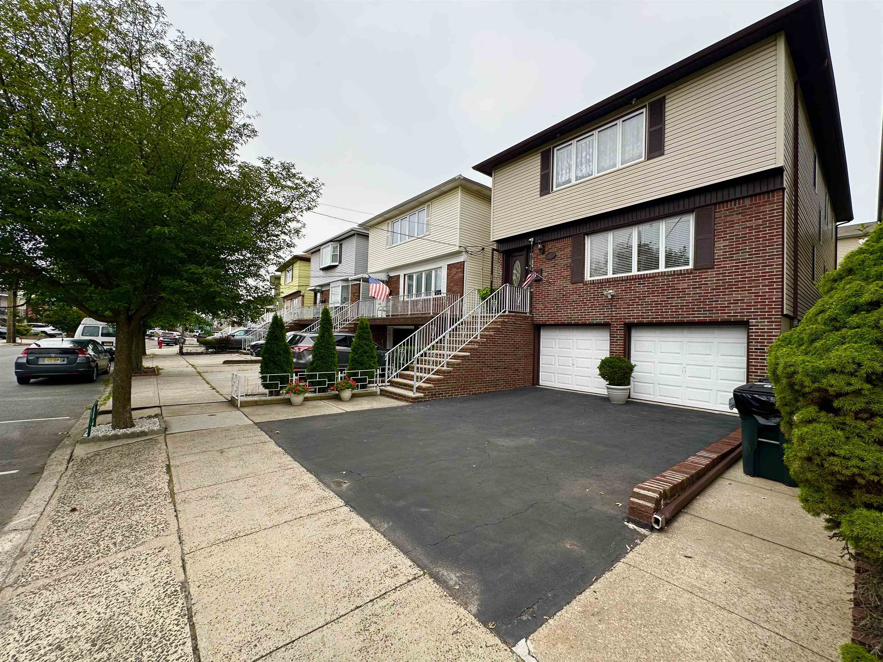 # 250016421 - For Rent in Bayonne NJ