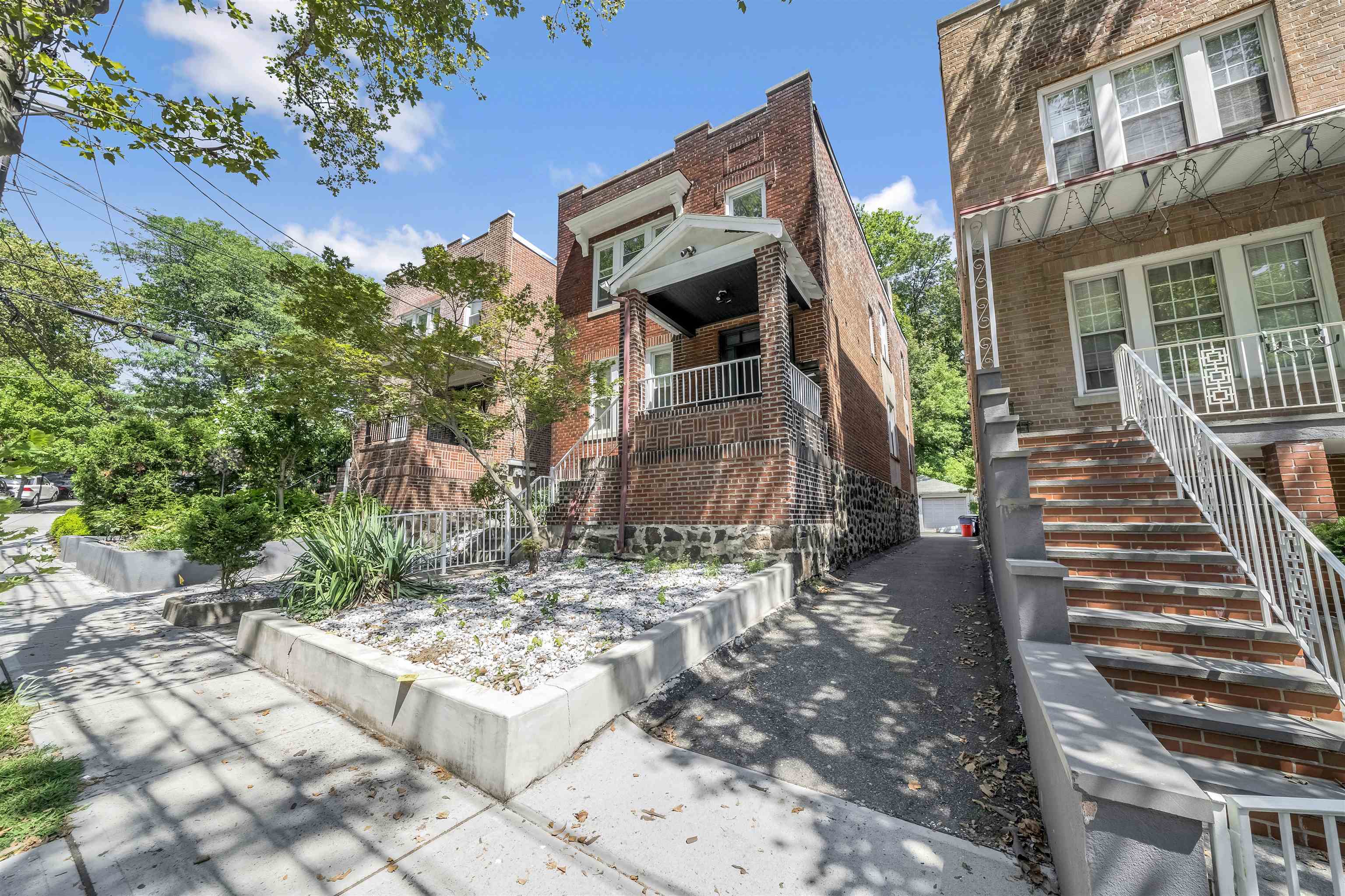 # 250016422 - For Rent in Weehawken NJ