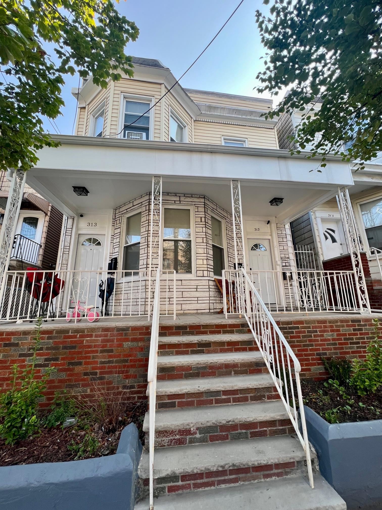 # 250016426 - For Rent in Union City NJ