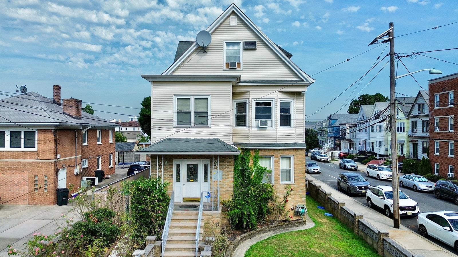 # 250016464 - For Rent in Bayonne NJ