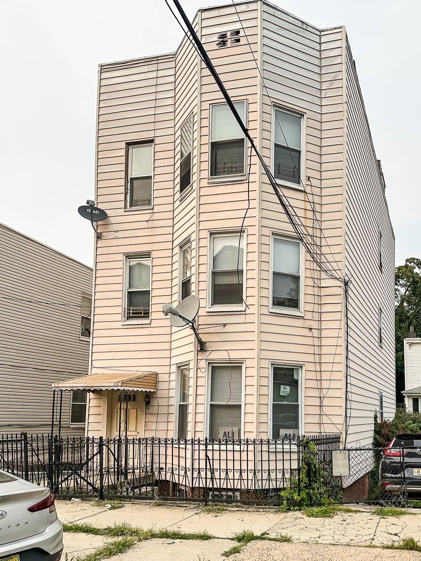 # 250016471 - For Rent in JERSEY CITY - Heights NJ