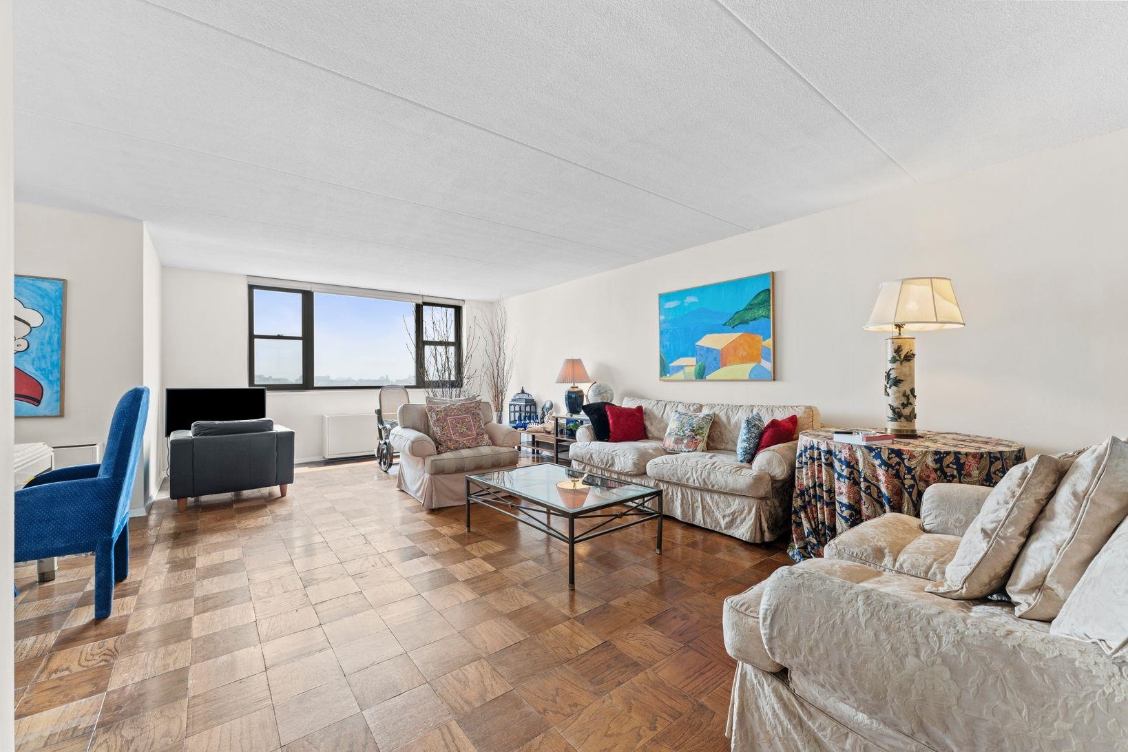 # 250016530 - For Rent in Cliffside Park NJ