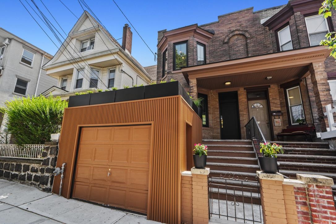 # 250016580 - For Rent in Weehawken NJ