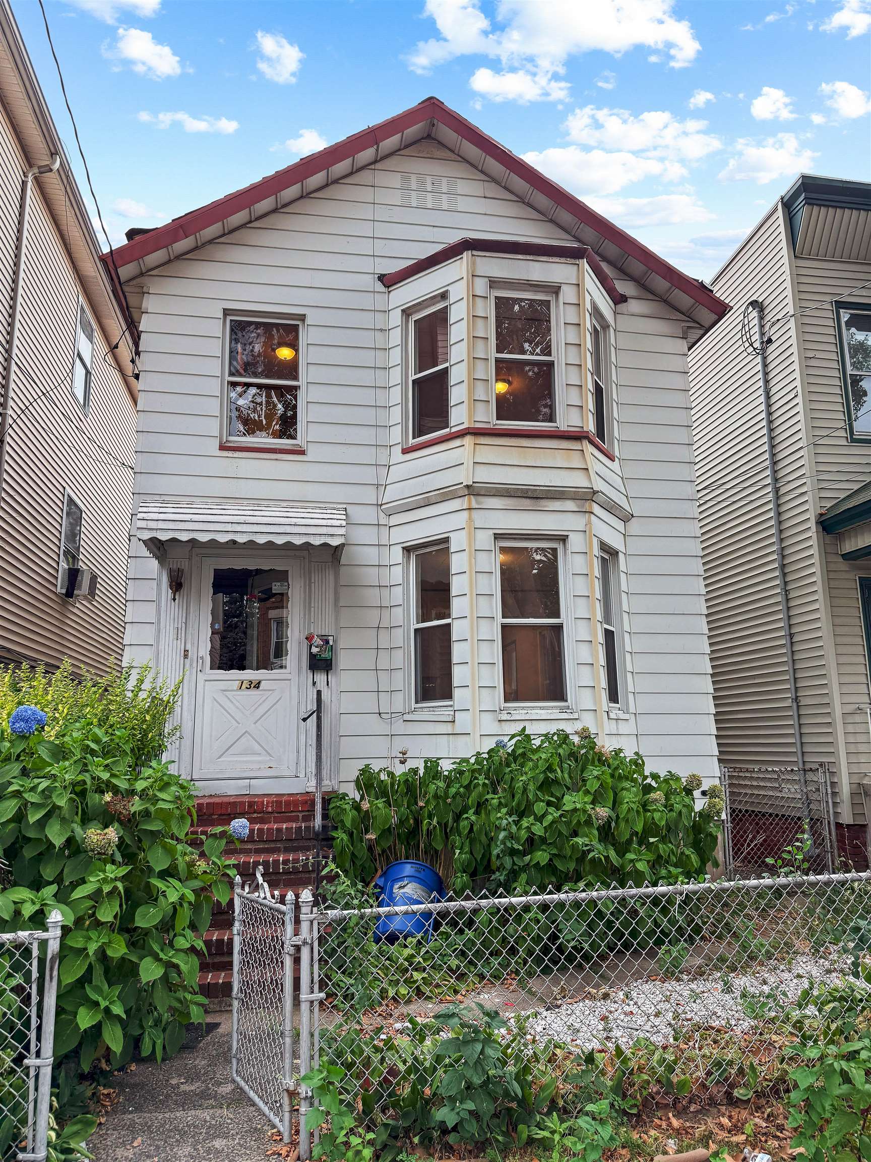# 250016600 - For Rent in JERSEY CITY - West Bergen NJ