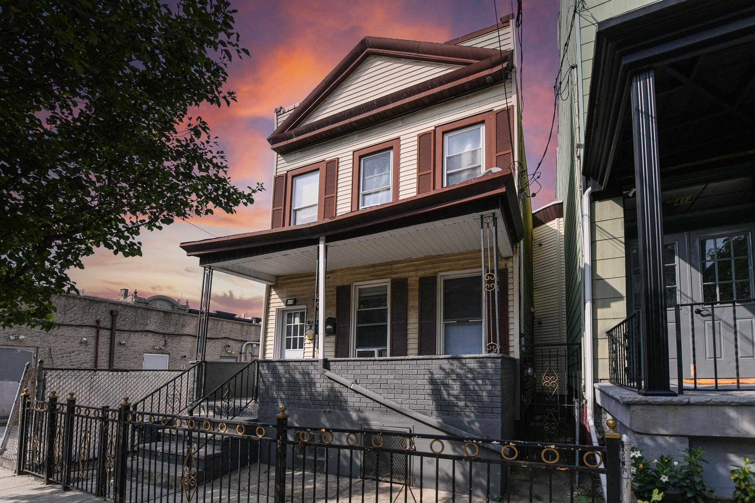 # 250016611 - For Rent in Union City NJ