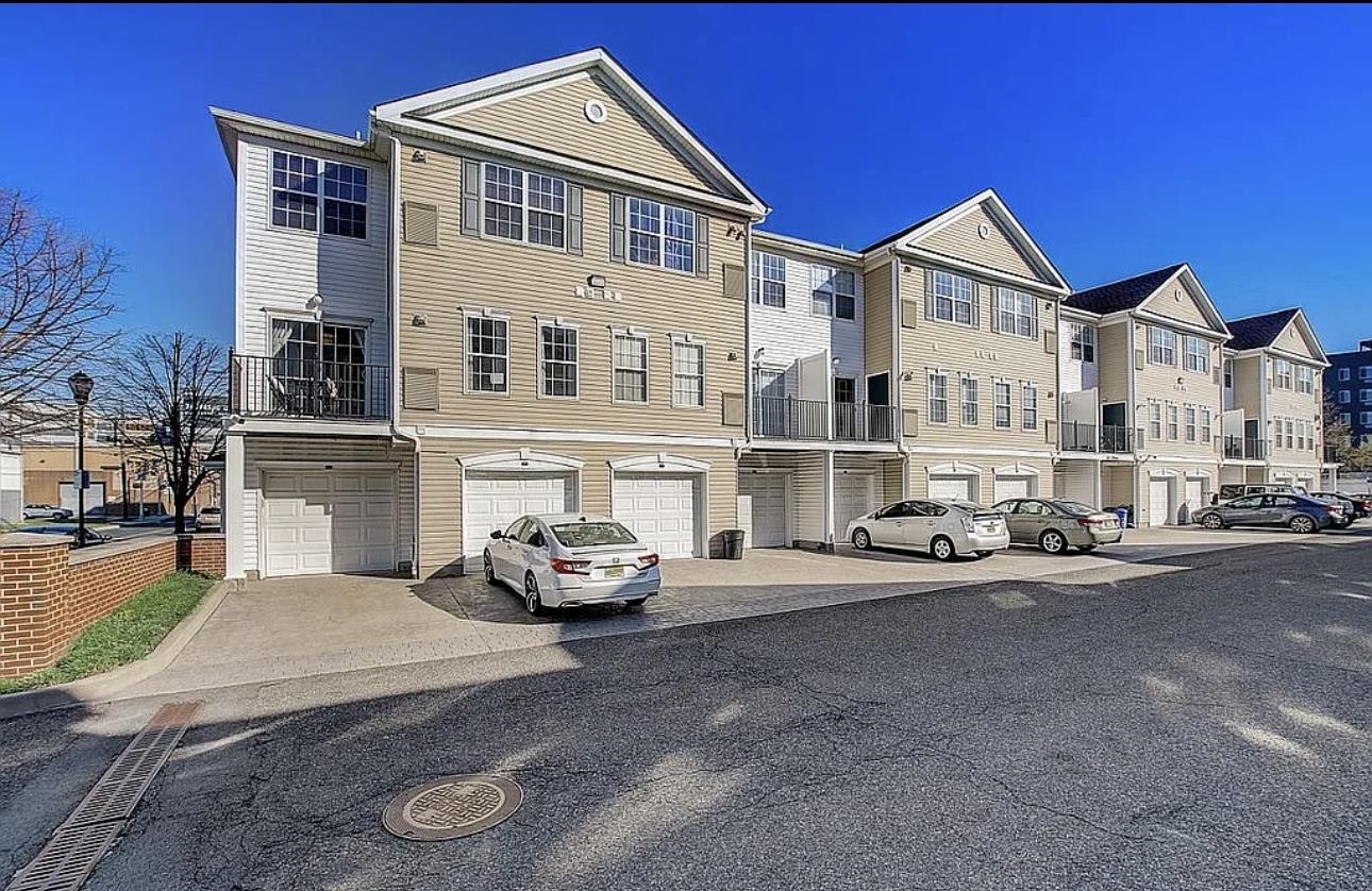 # 250016614 - For Rent in JERSEY CITY - West Bergen NJ