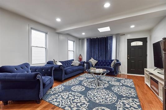 # 250016619 - For Rent in Bayonne NJ