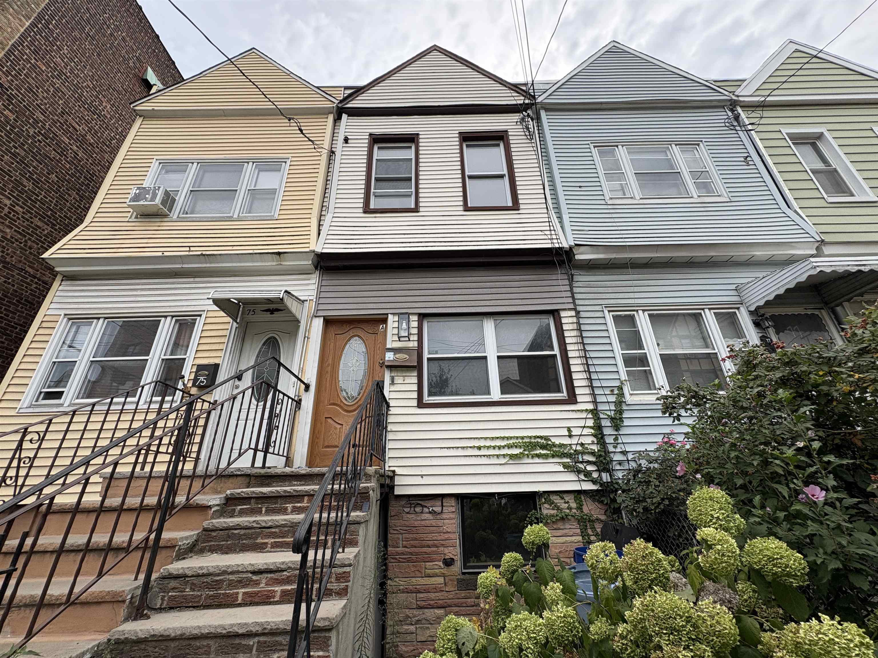 # 250016629 - For Rent in JERSEY CITY - West Bergen NJ