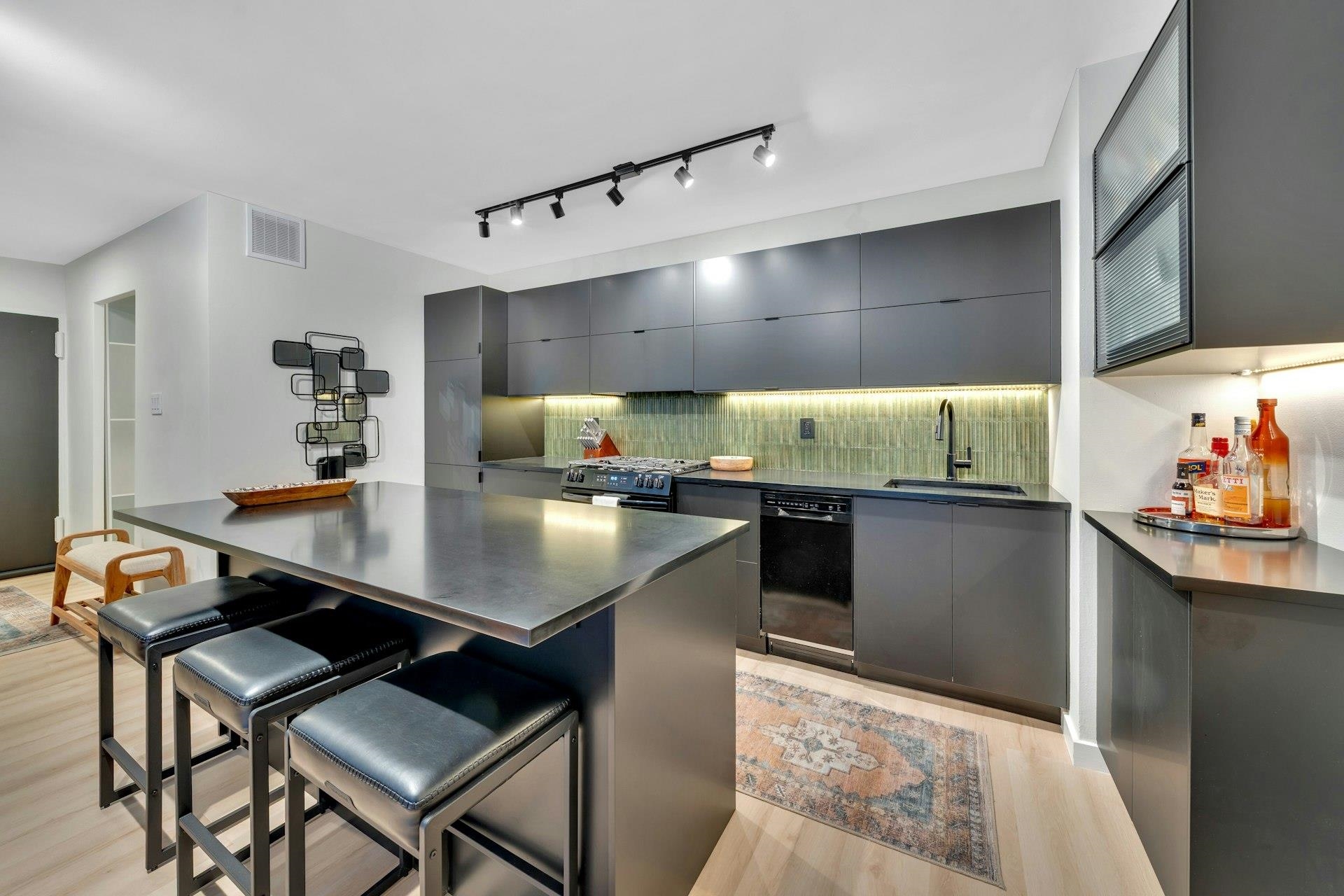 # 250016688 - For Rent in West New York NJ