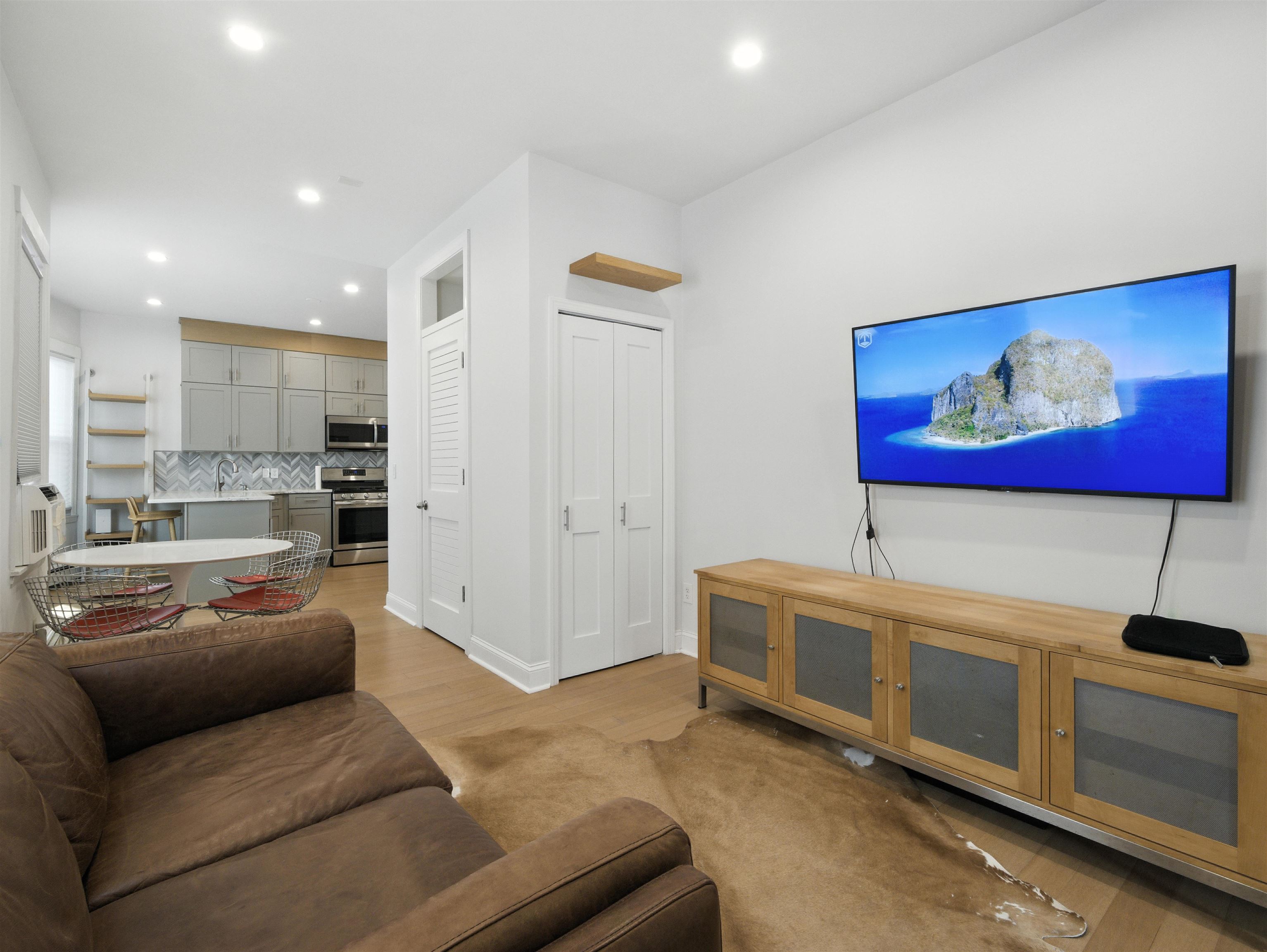 # 250016753 - For Rent in JERSEY CITY - Heights NJ