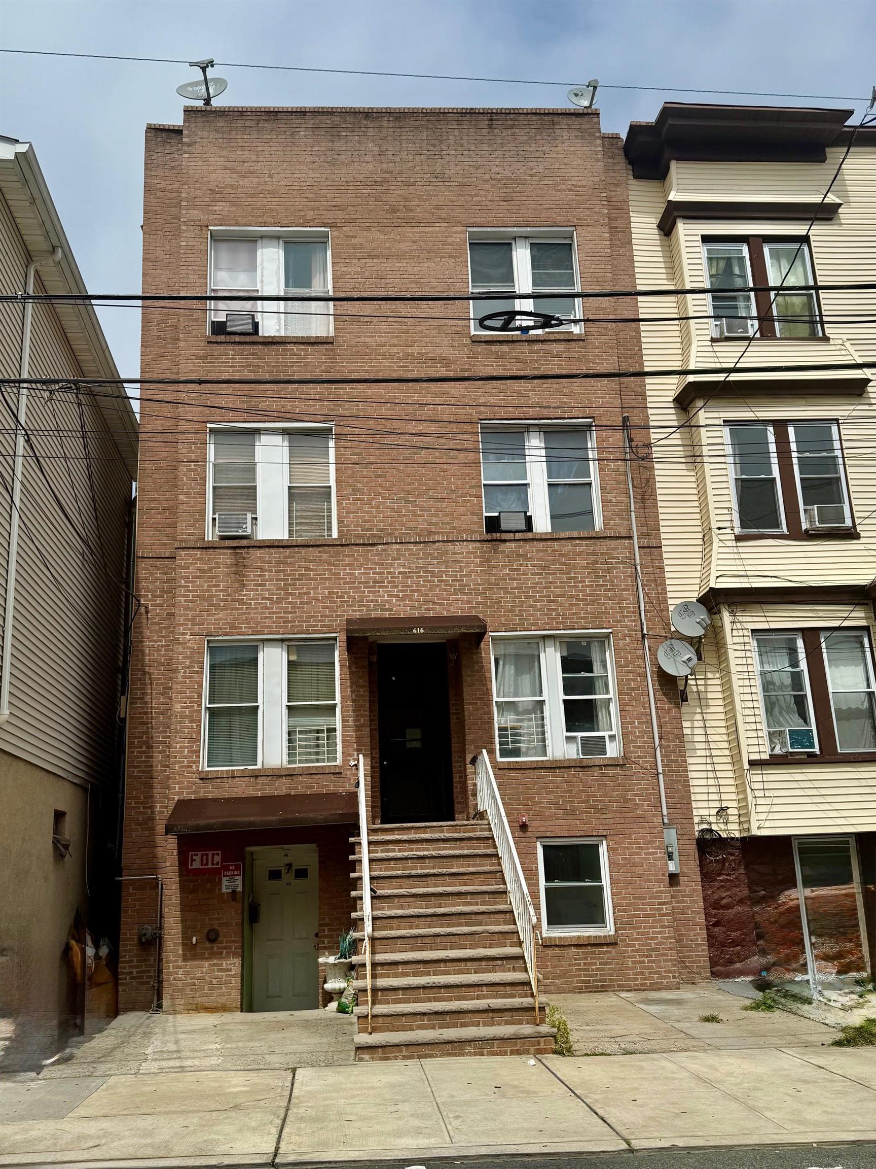 # 250016755 - For Rent in Union City NJ