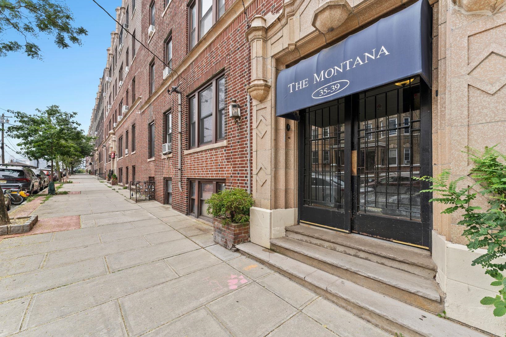 # 250016798 - For Rent in Weehawken NJ