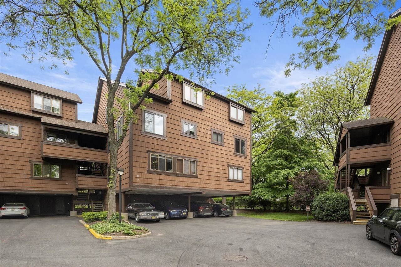 # 250016799 - For Rent in Secaucus NJ
