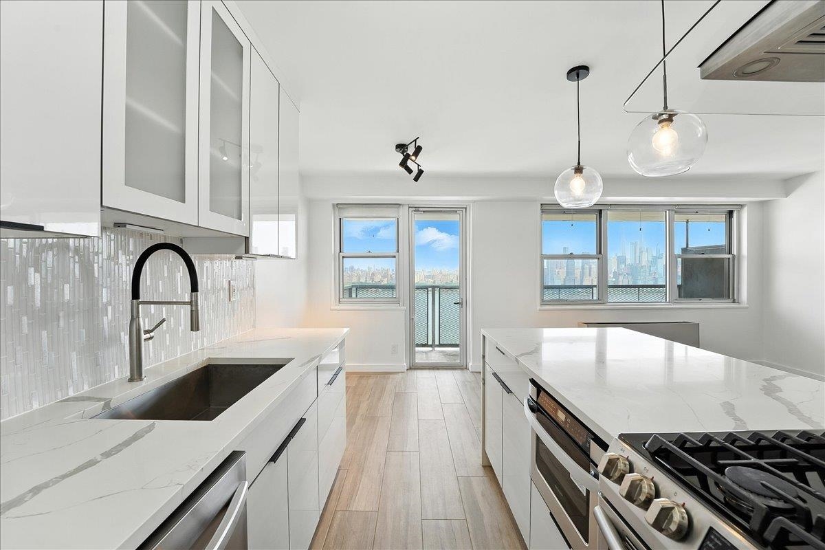 # 250016829 - For Rent in West New York NJ