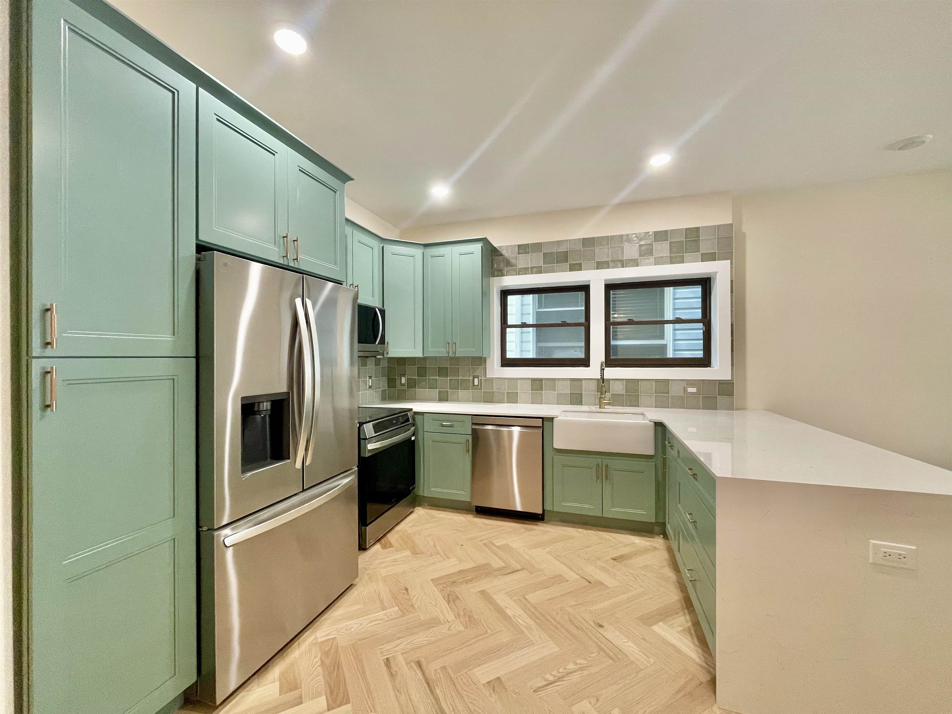 # 250016850 - For Rent in JERSEY CITY - Bergen-Lafayett NJ
