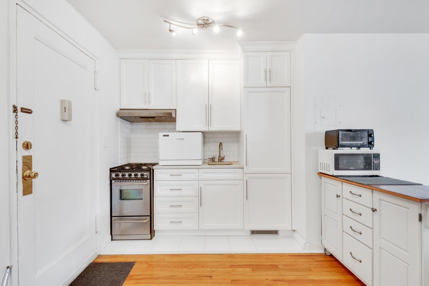 # 250016851 - For Rent in North Bergen NJ