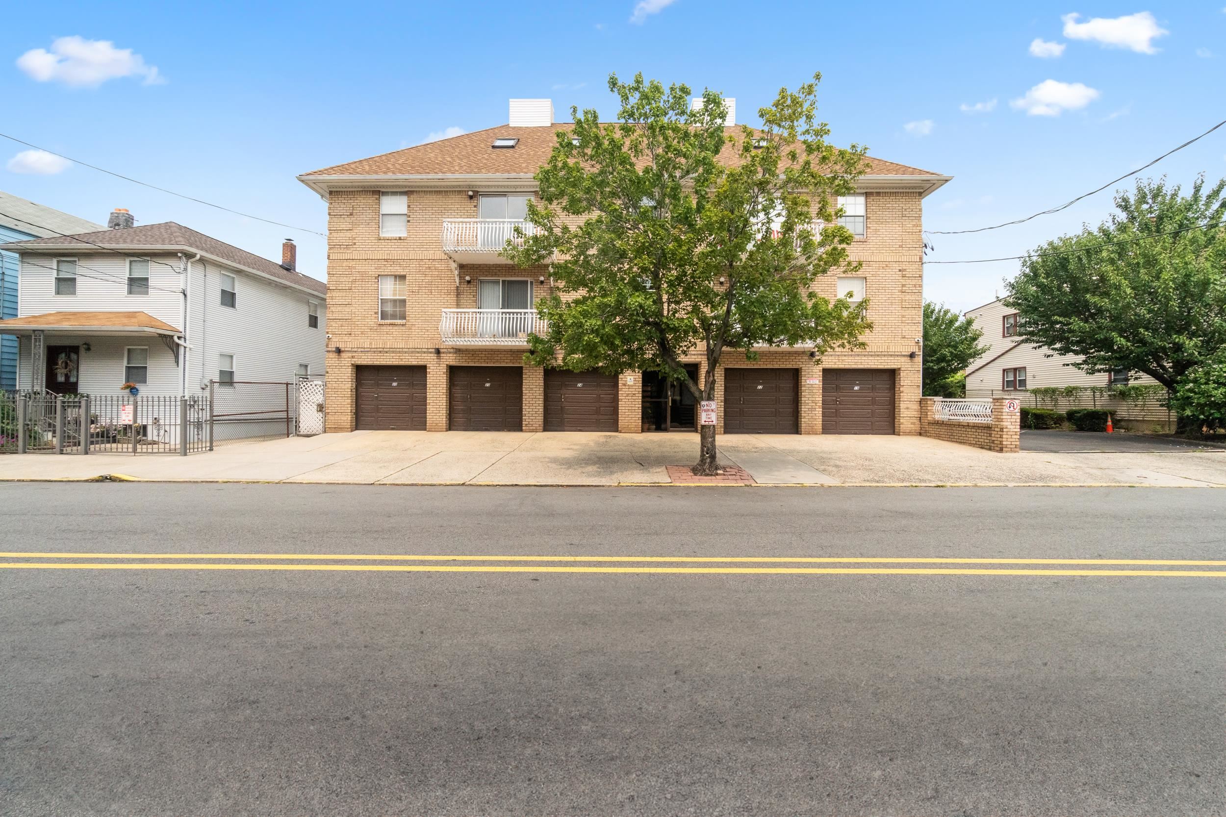 # 250016886 - For Rent in Newark NJ