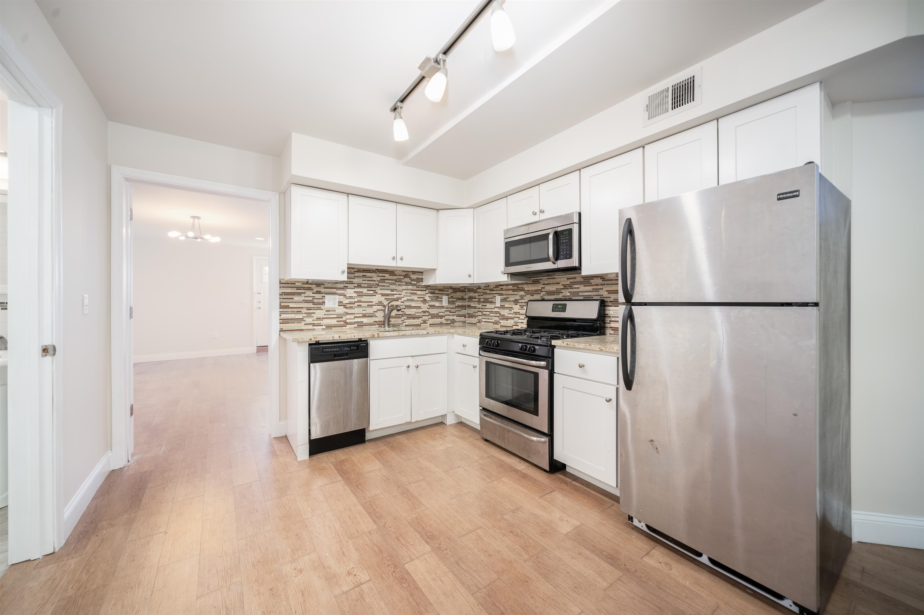 # 250016893 - For Rent in JERSEY CITY - Heights NJ